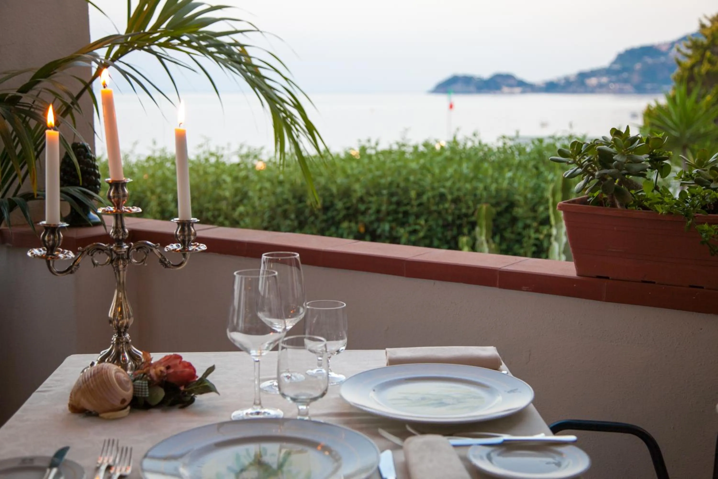 Restaurant/places to eat in Park Hotel Silemi