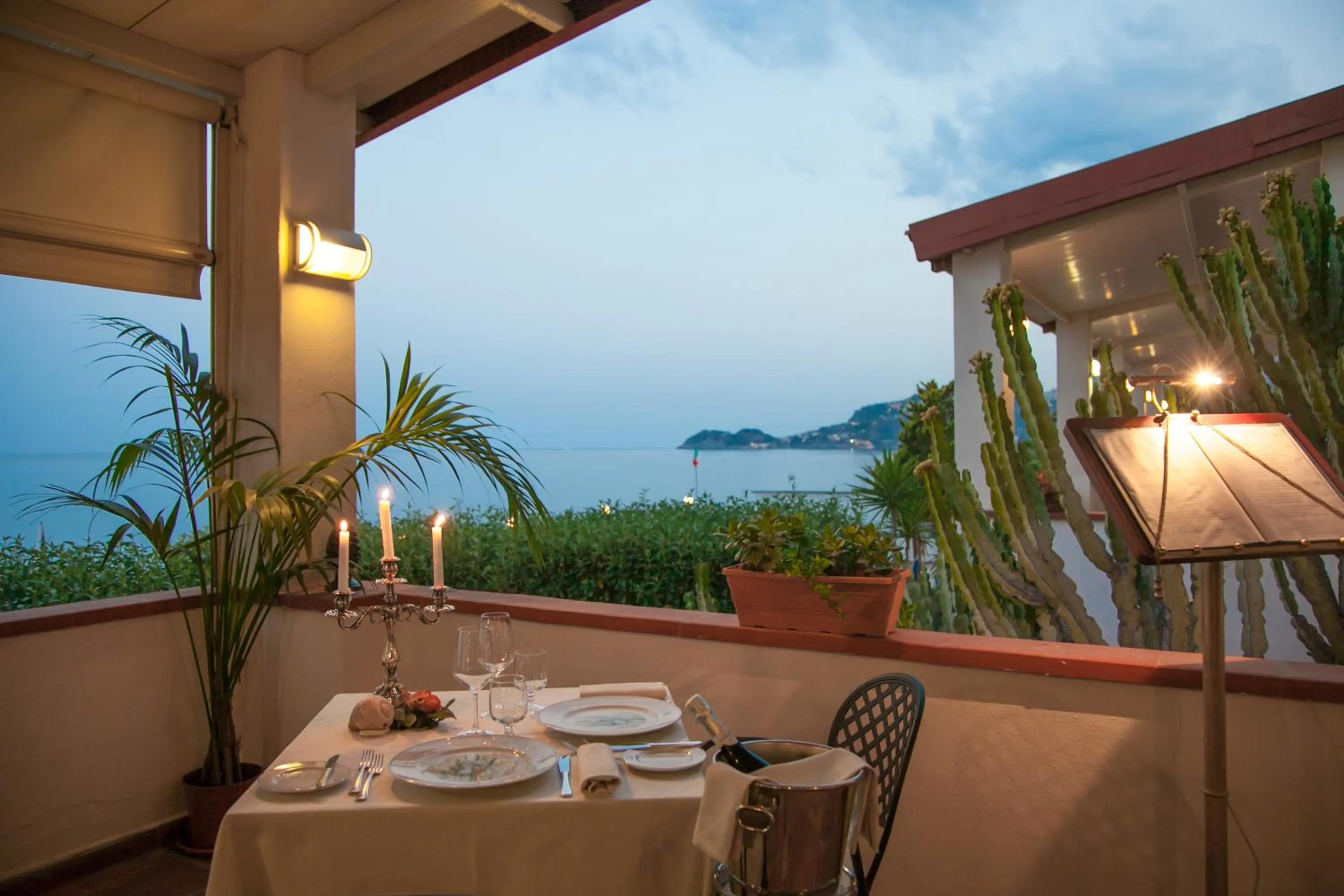 Restaurant/places to eat in Park Hotel Silemi