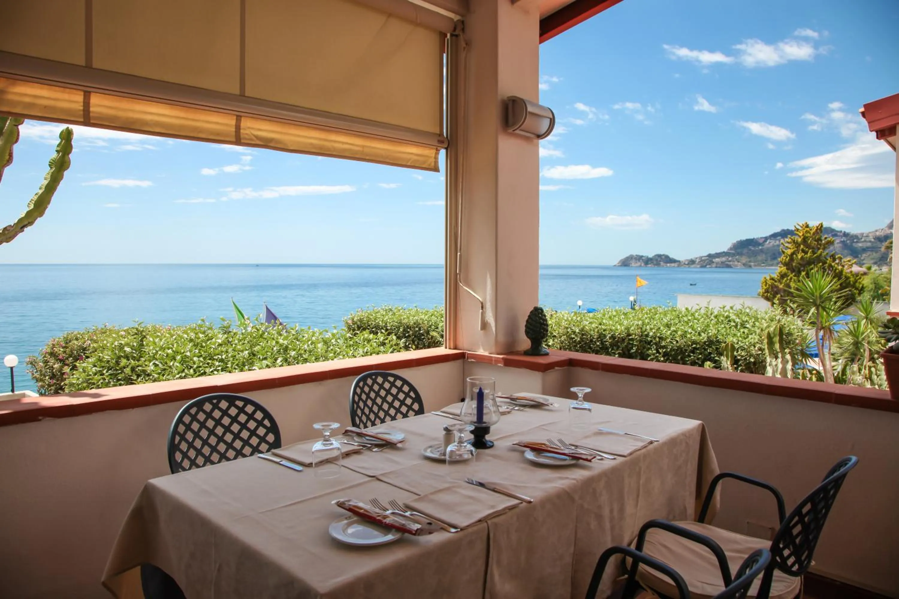 Restaurant/places to eat in Park Hotel Silemi