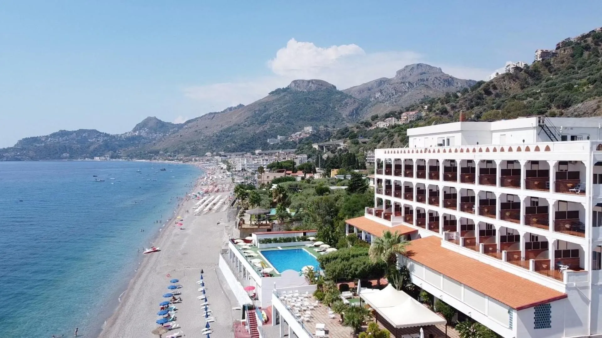 Pool view in Park Hotel Silemi