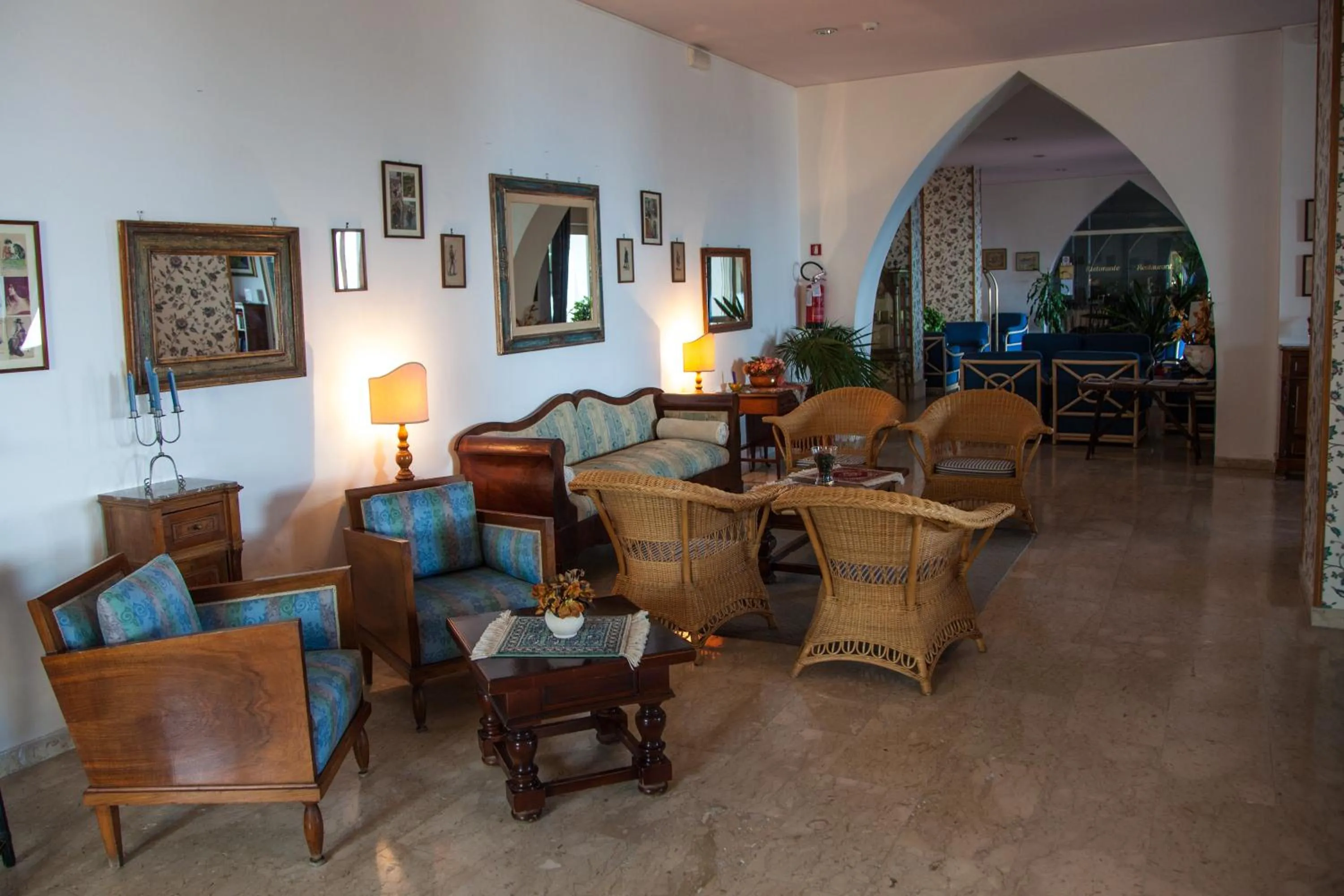 Communal lounge/ TV room in Park Hotel Silemi