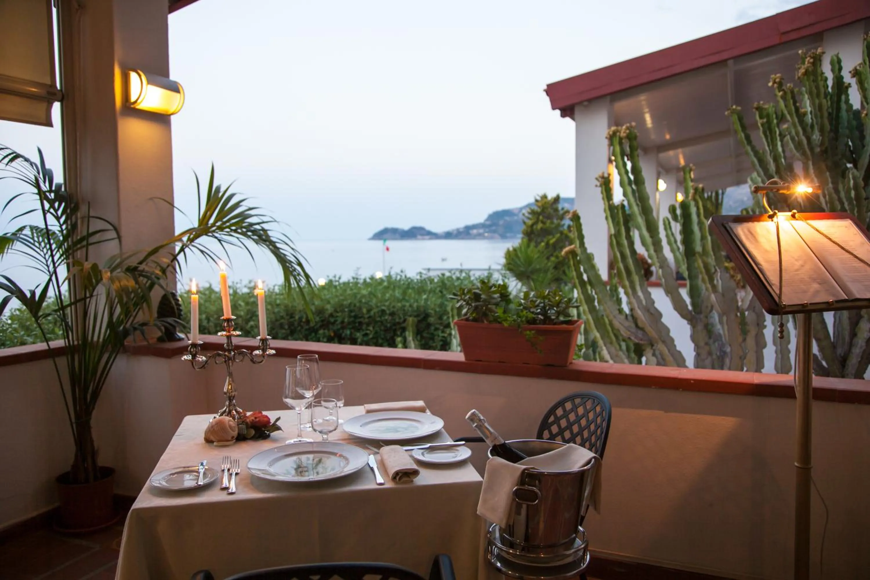 Restaurant/places to eat in Park Hotel Silemi