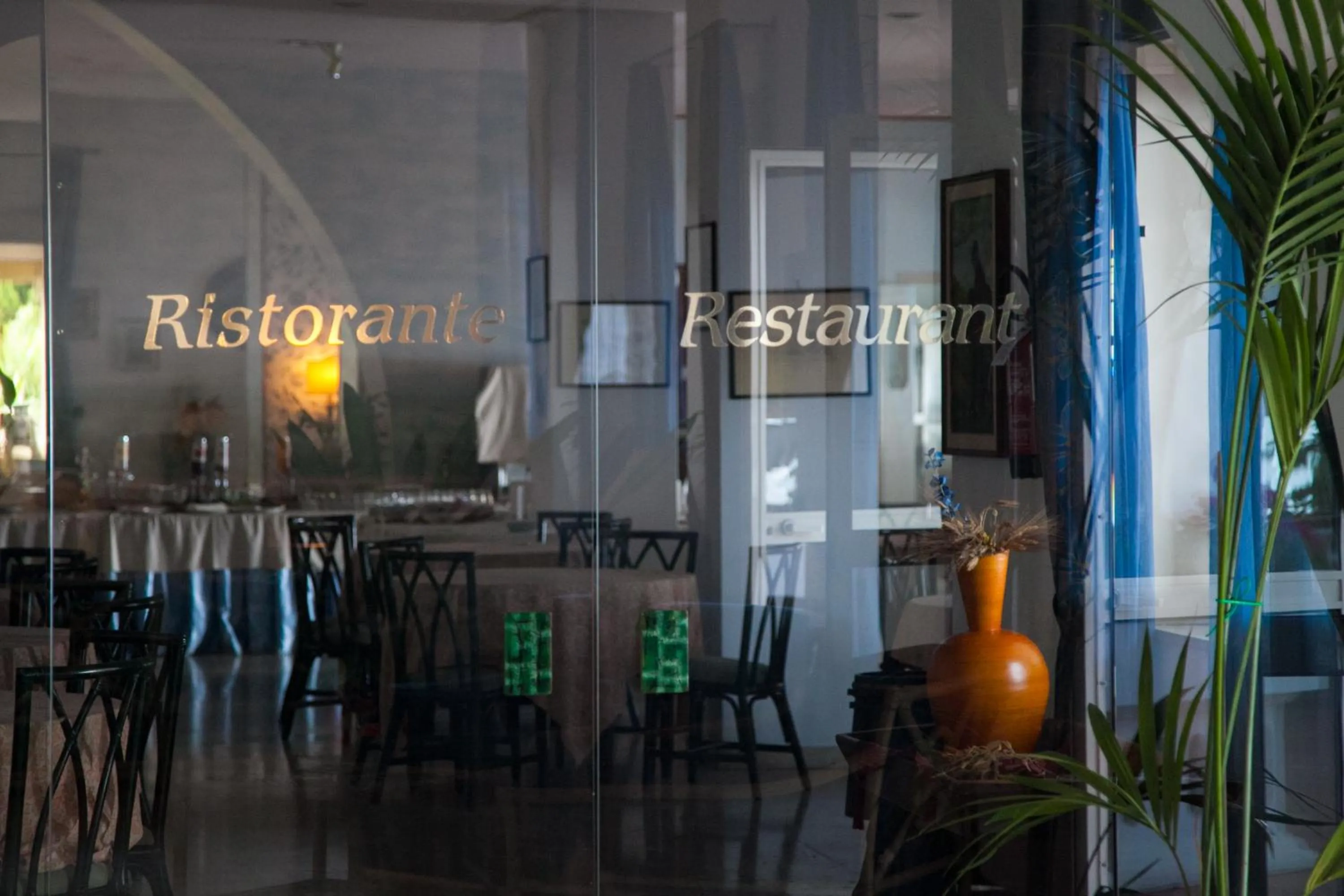 Restaurant/places to eat in Park Hotel Silemi
