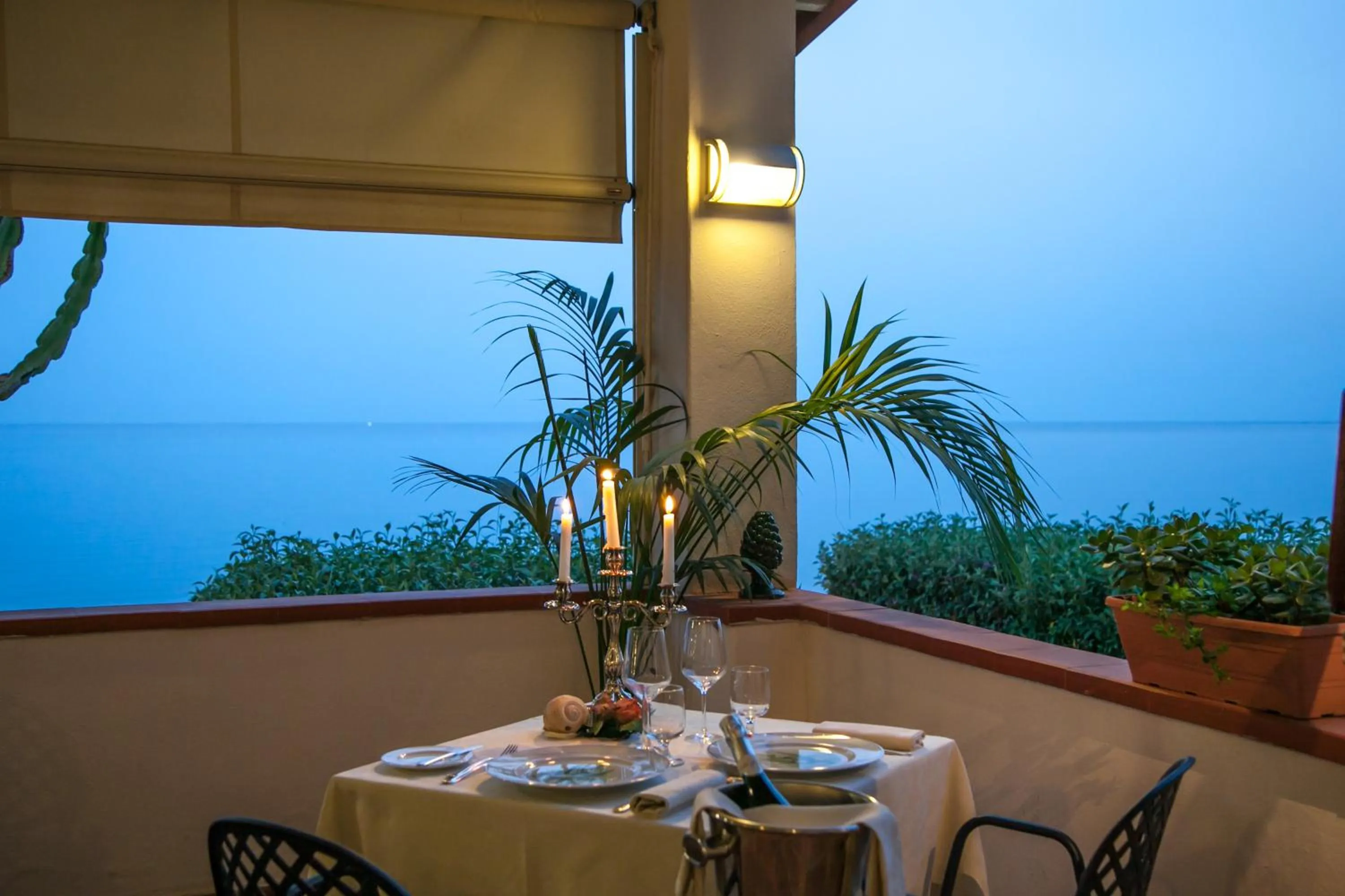 Restaurant/places to eat in Park Hotel Silemi