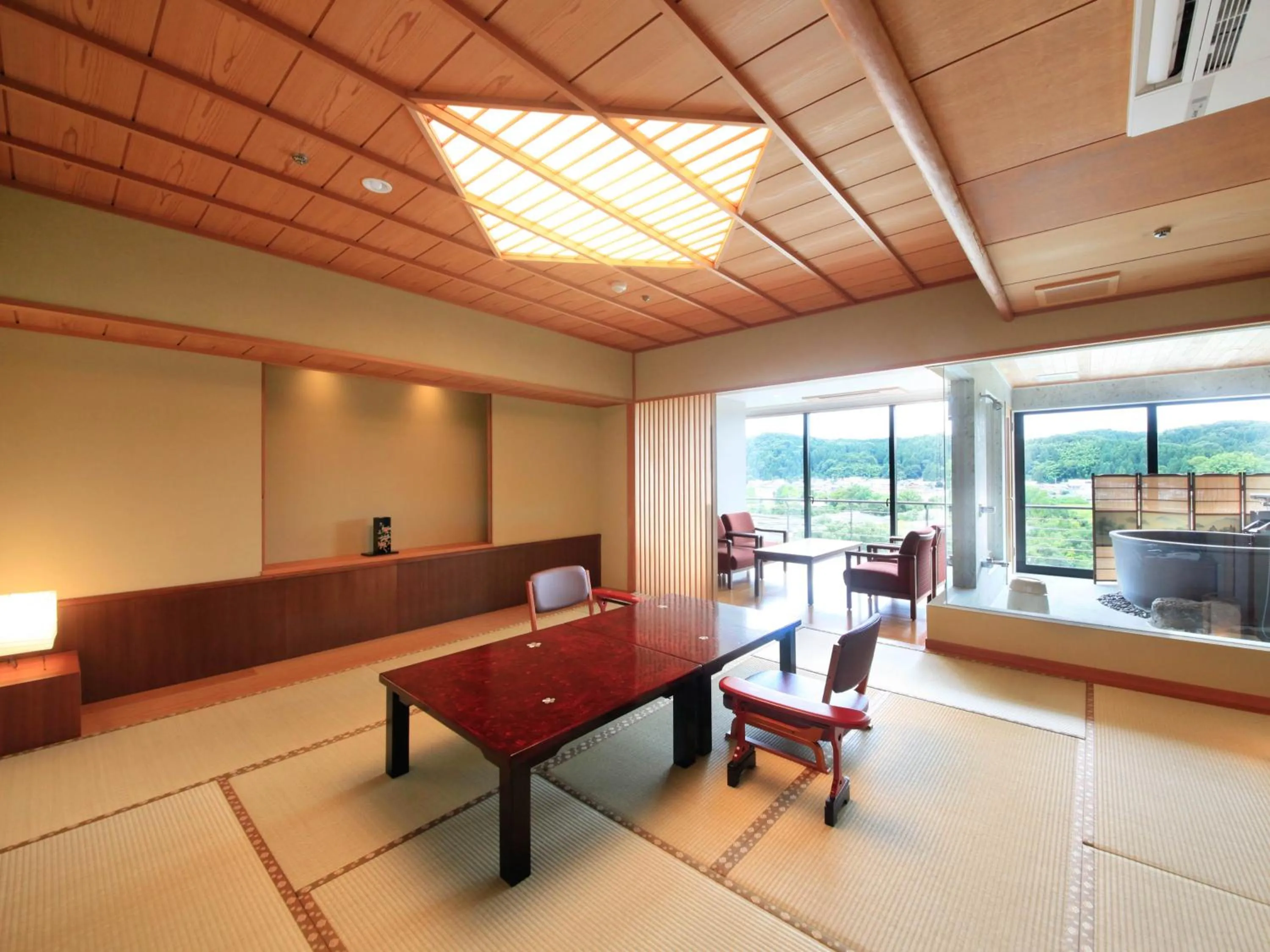 Photo of the whole room in Yamashiro Onsen Miyabi no Yado Kaga Hyakumangoku