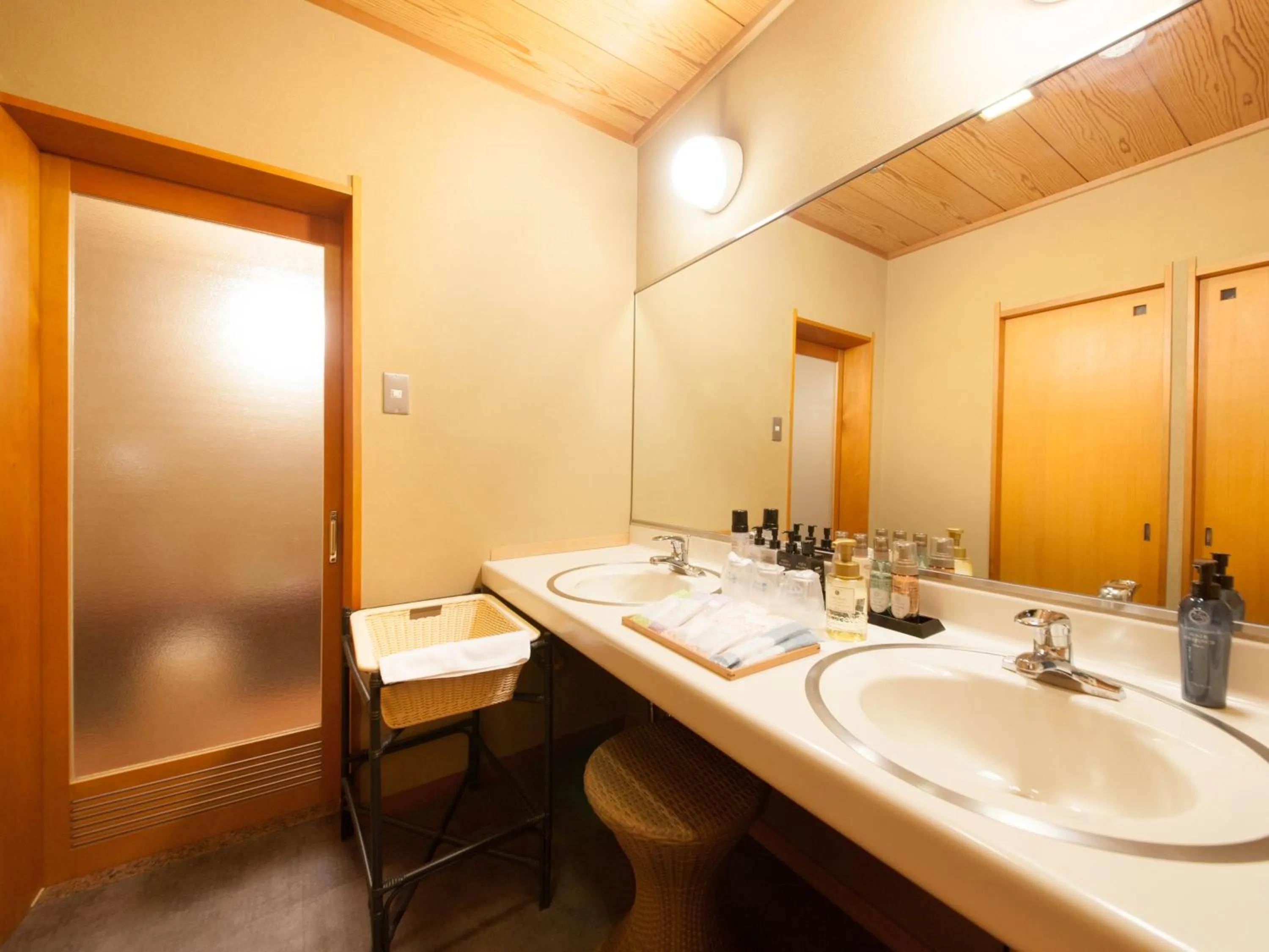 Yamashiro Onsen Miyabi no Yado Kaga Hyakumangoku