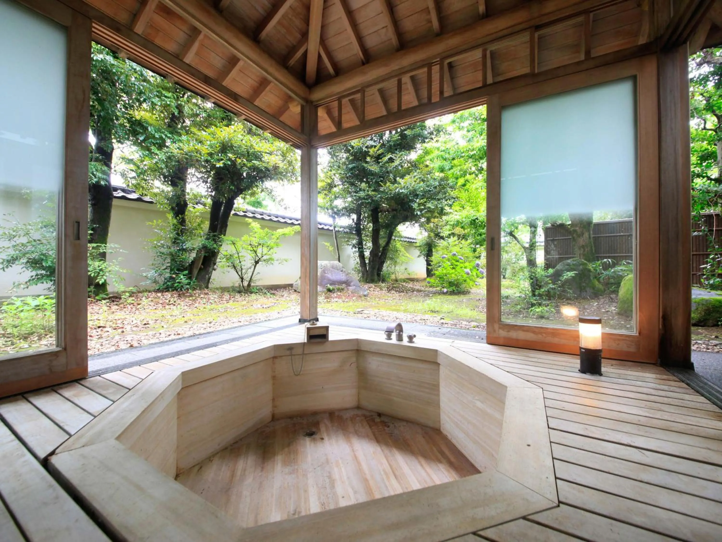 Yamashiro Onsen Miyabi no Yado Kaga Hyakumangoku