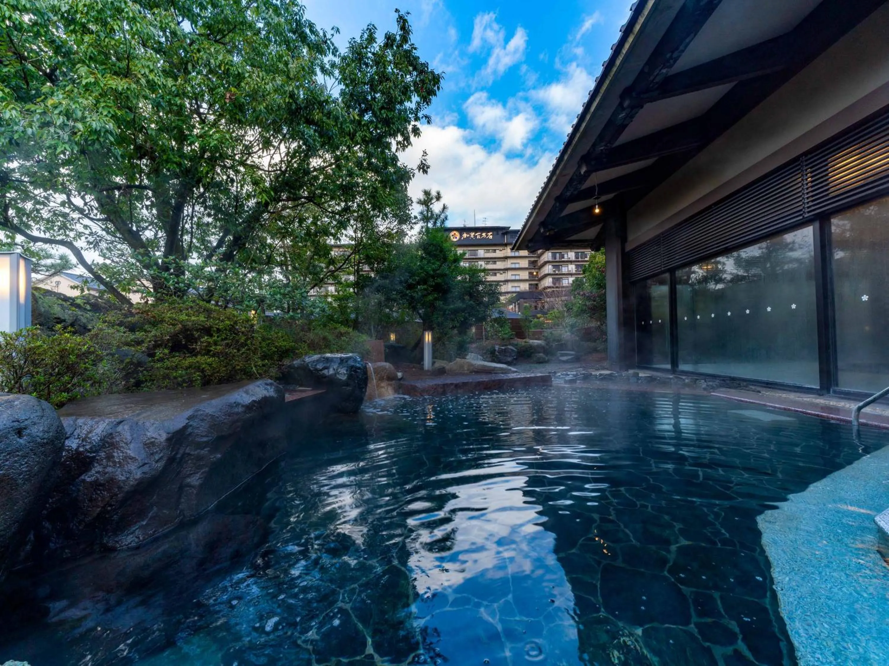 Yamashiro Onsen Miyabi no Yado Kaga Hyakumangoku