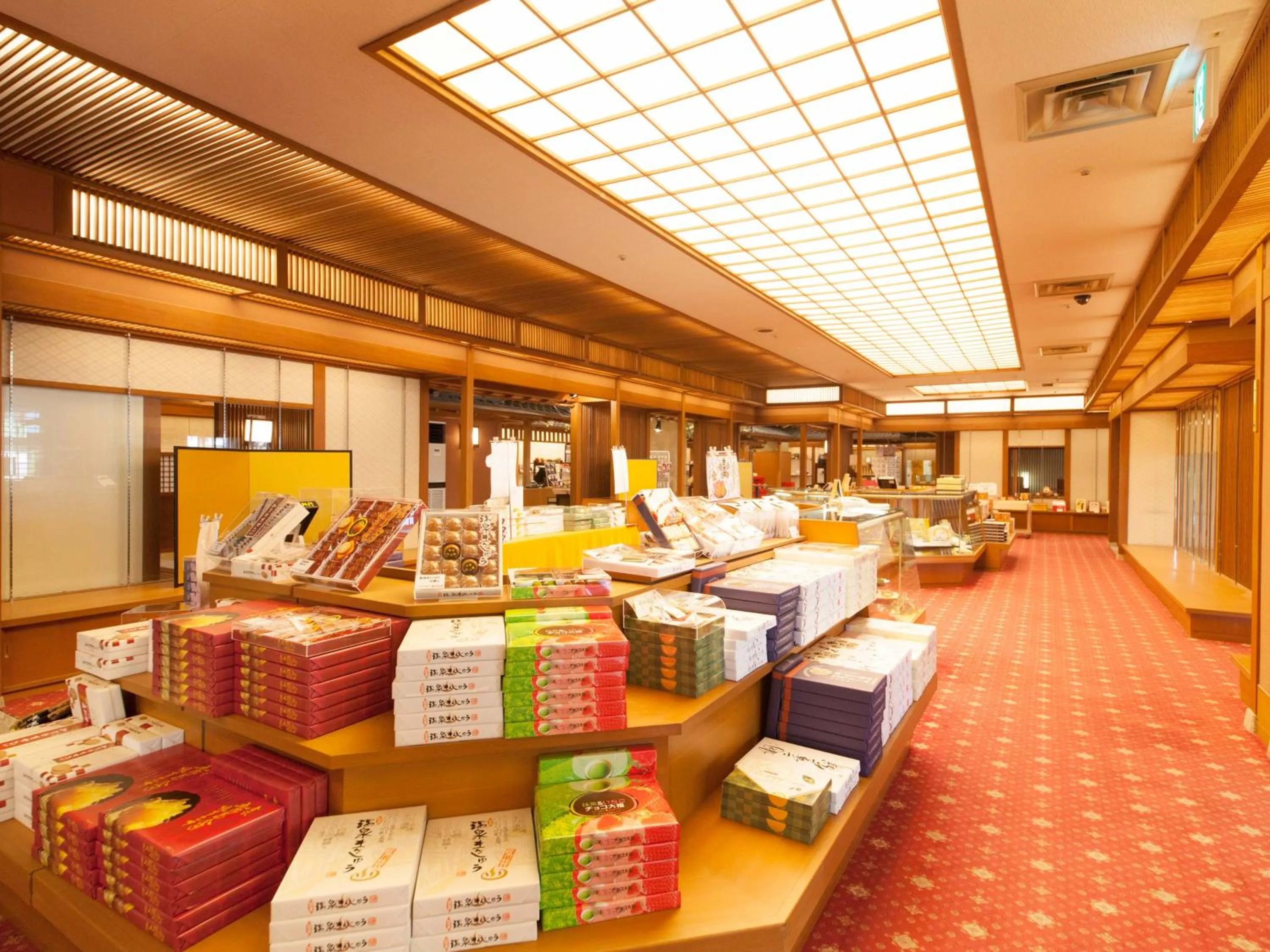 On-site shops in Yamashiro Onsen Miyabi no Yado Kaga Hyakumangoku