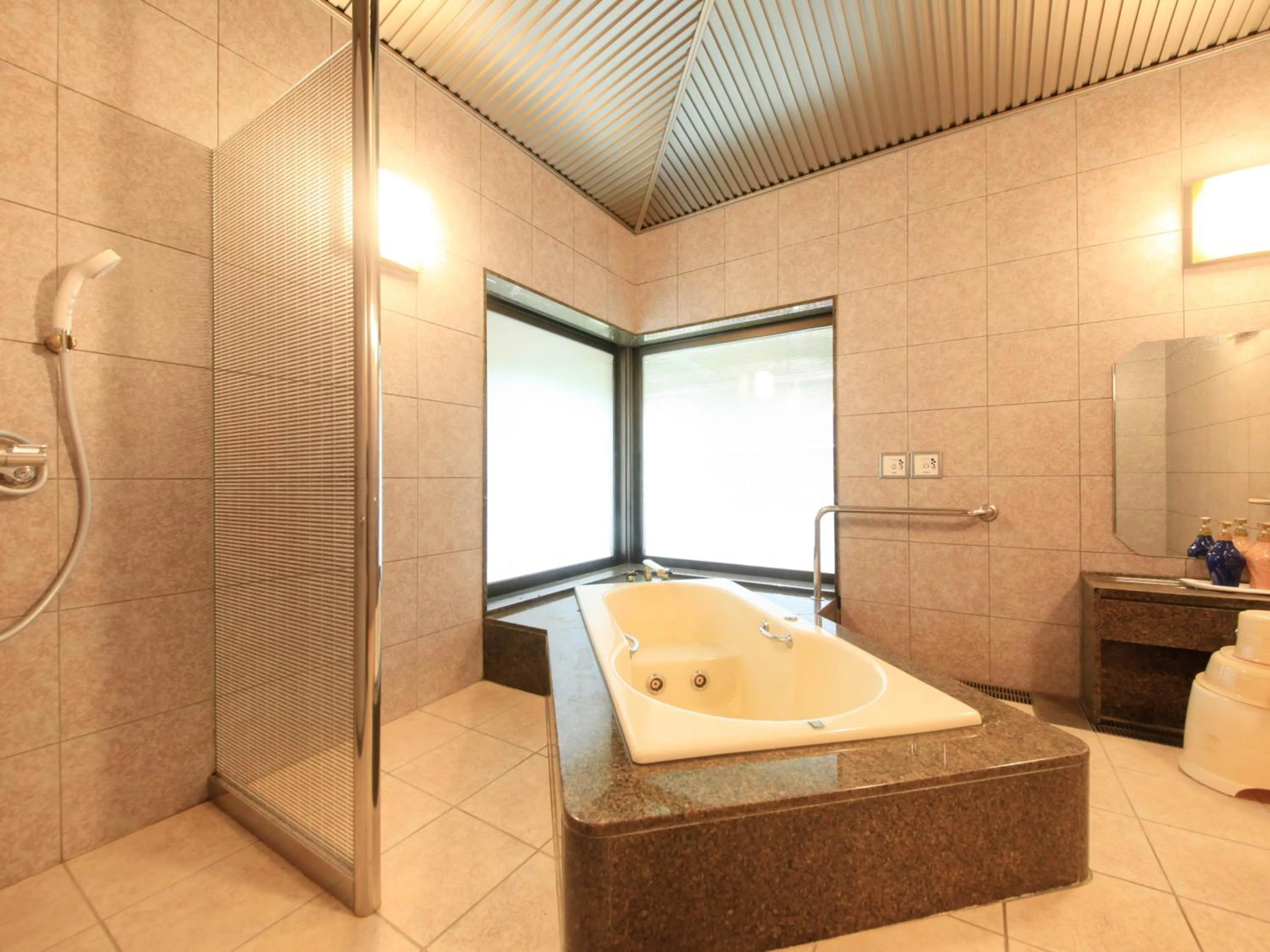 Yamashiro Onsen Miyabi no Yado Kaga Hyakumangoku