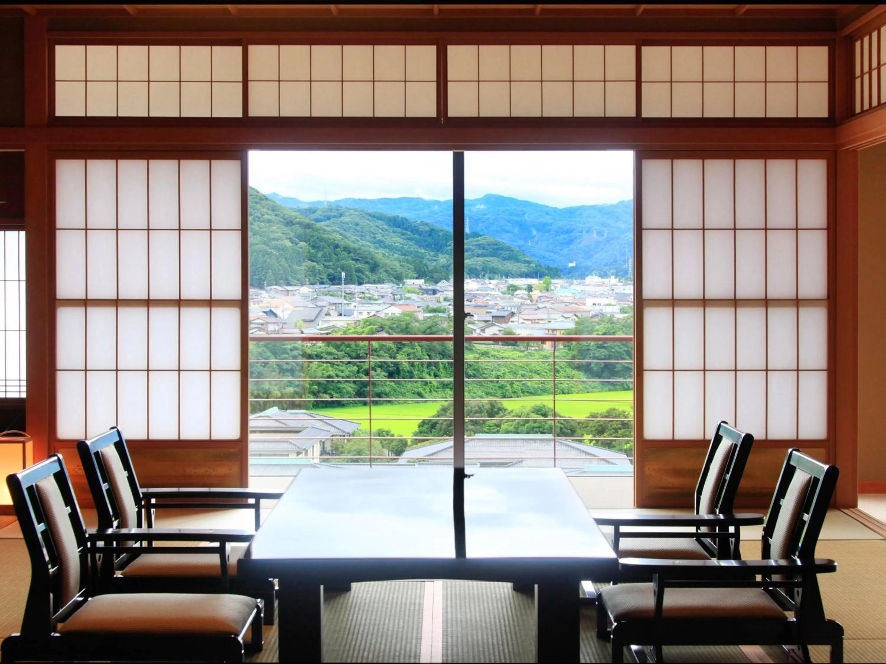 Photo of the whole room in Yamashiro Onsen Miyabi no Yado Kaga Hyakumangoku