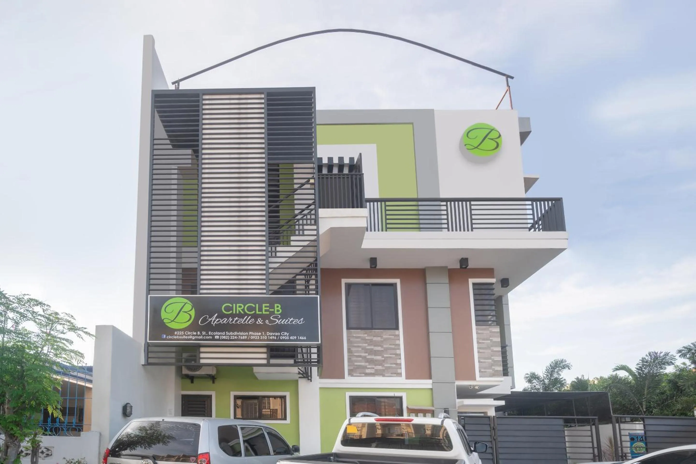 Facade/entrance in Circle-b Apartelle & Suites