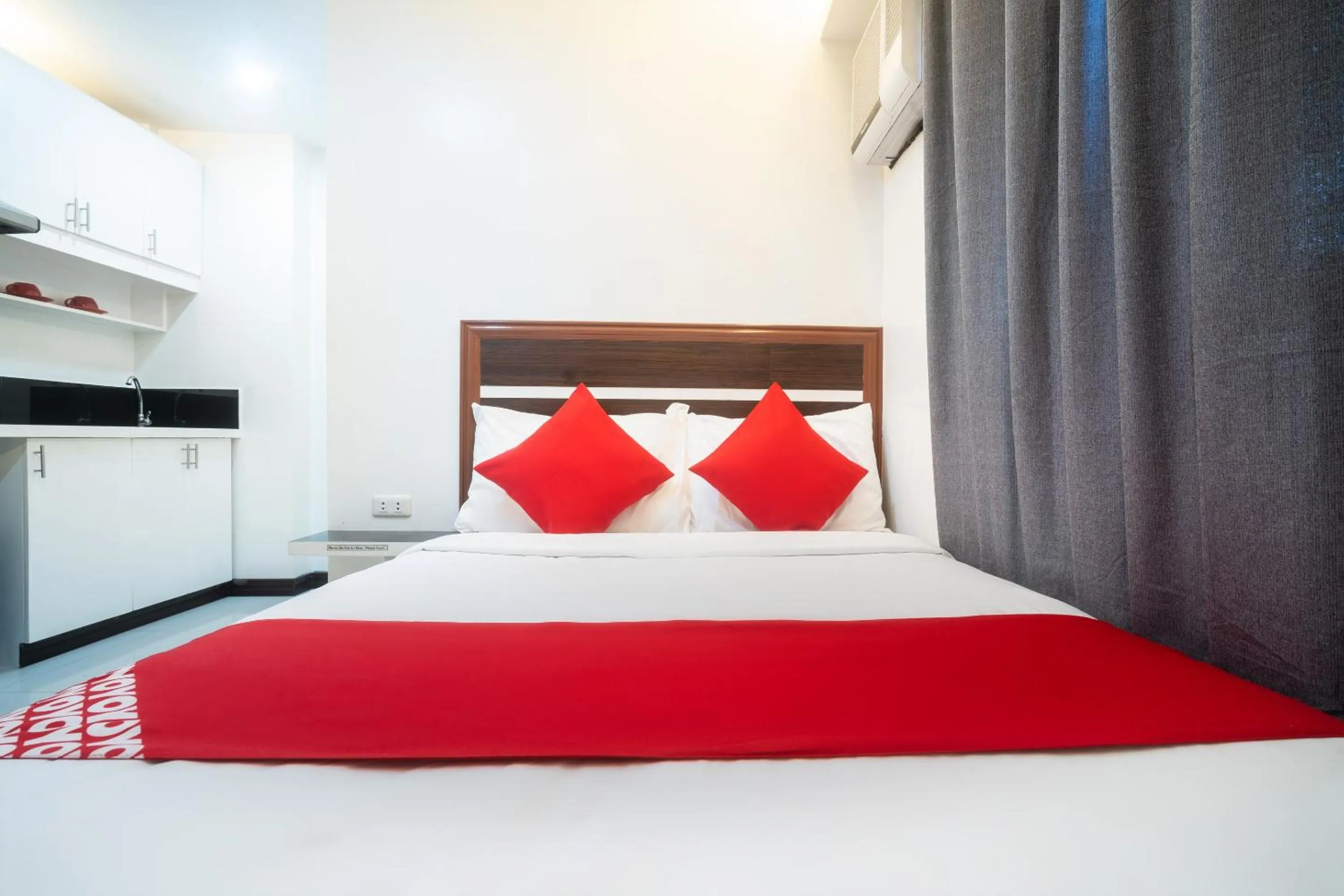 Bedroom in Circle-b Apartelle & Suites