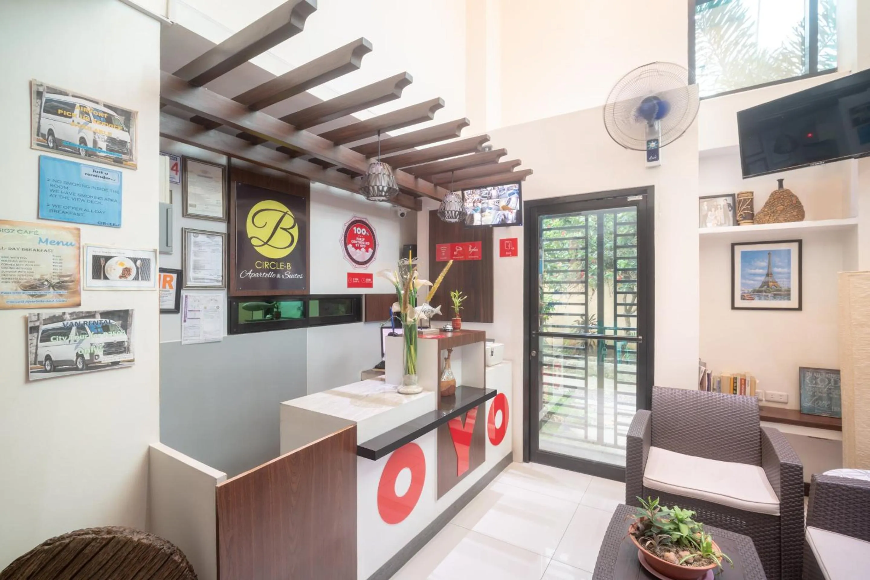 Lobby or reception in Circle-b Apartelle & Suites