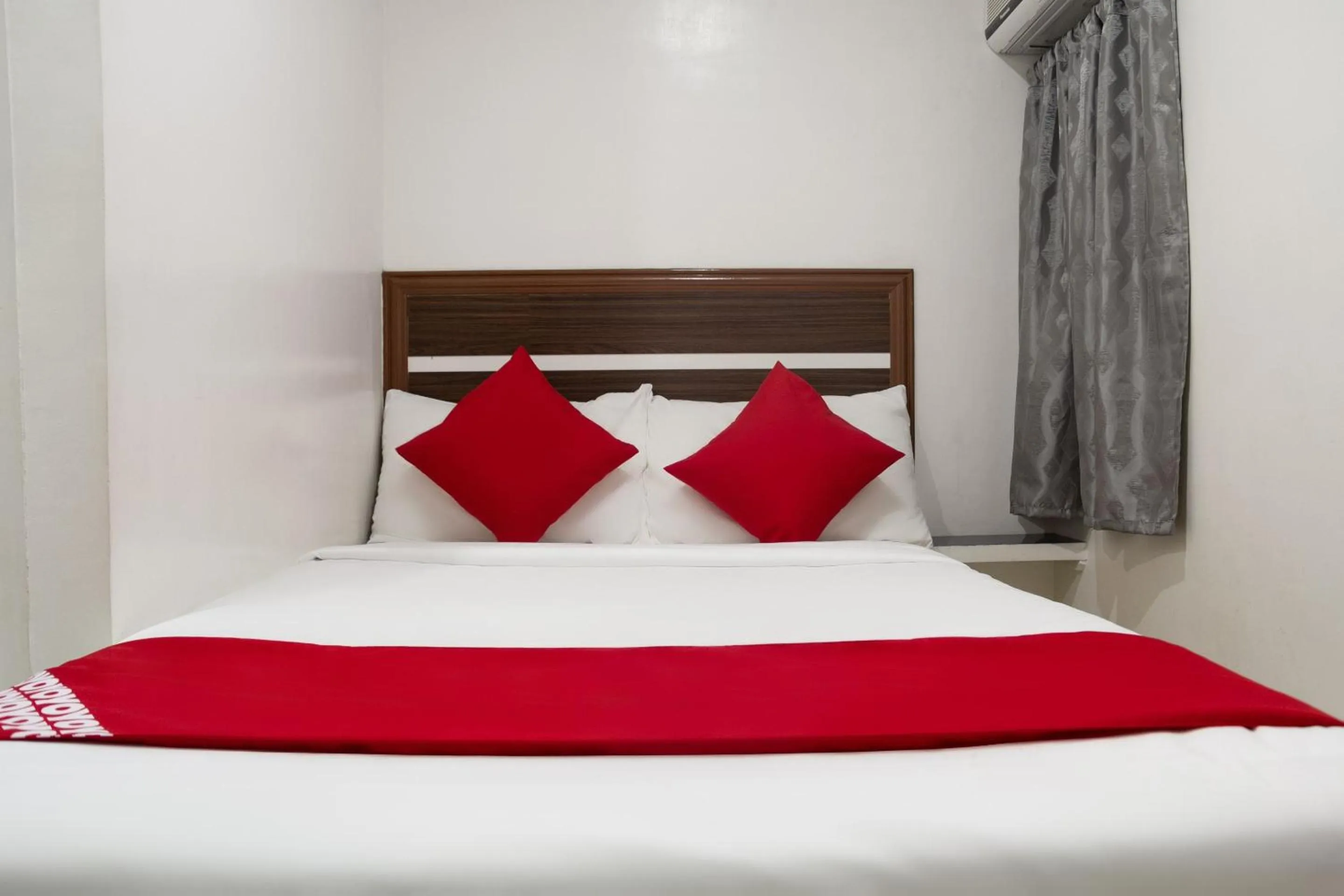 Bedroom in Circle-b Apartelle & Suites