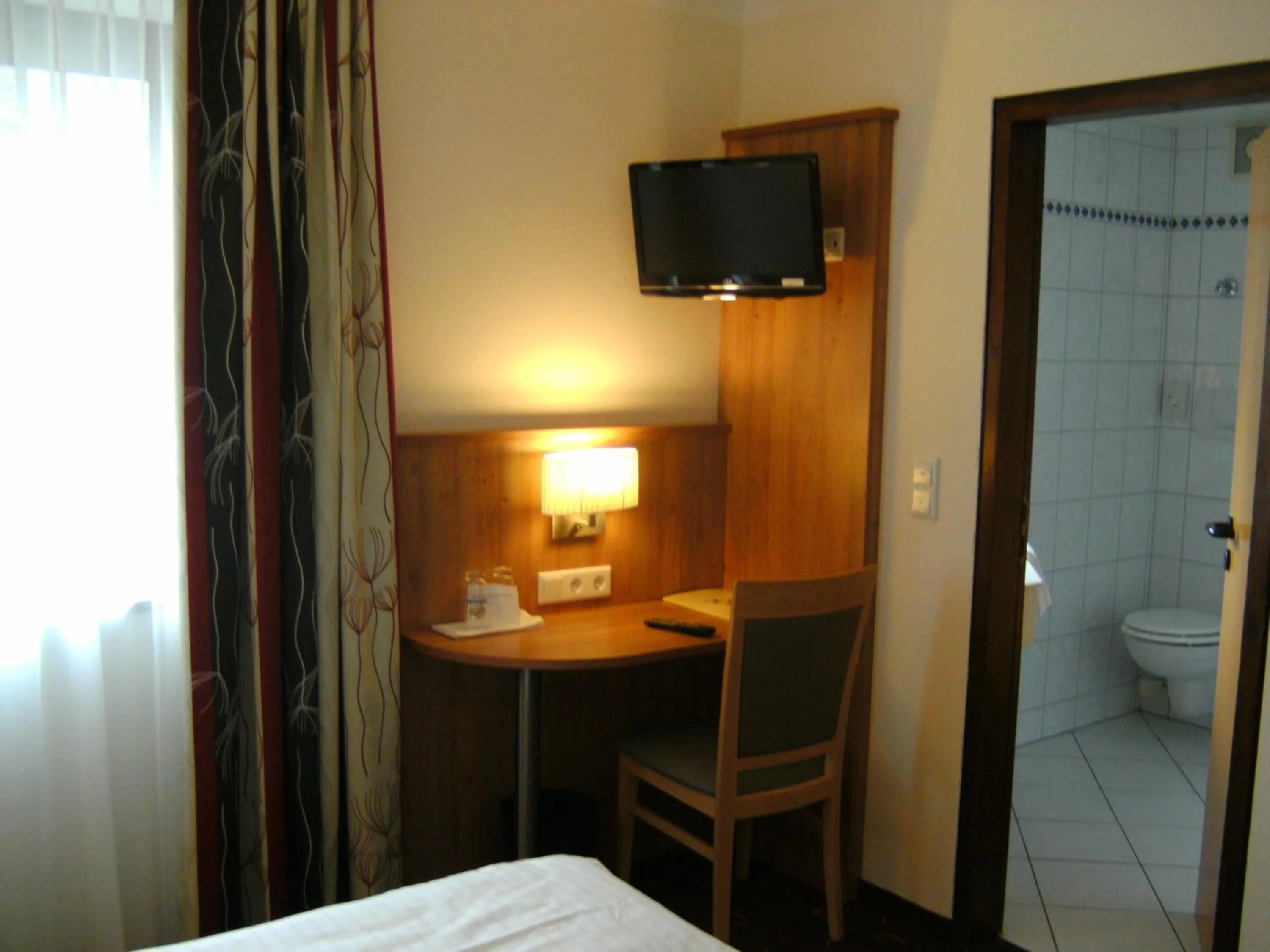 TV and multimedia, Bed in Hotel garni Fuchs