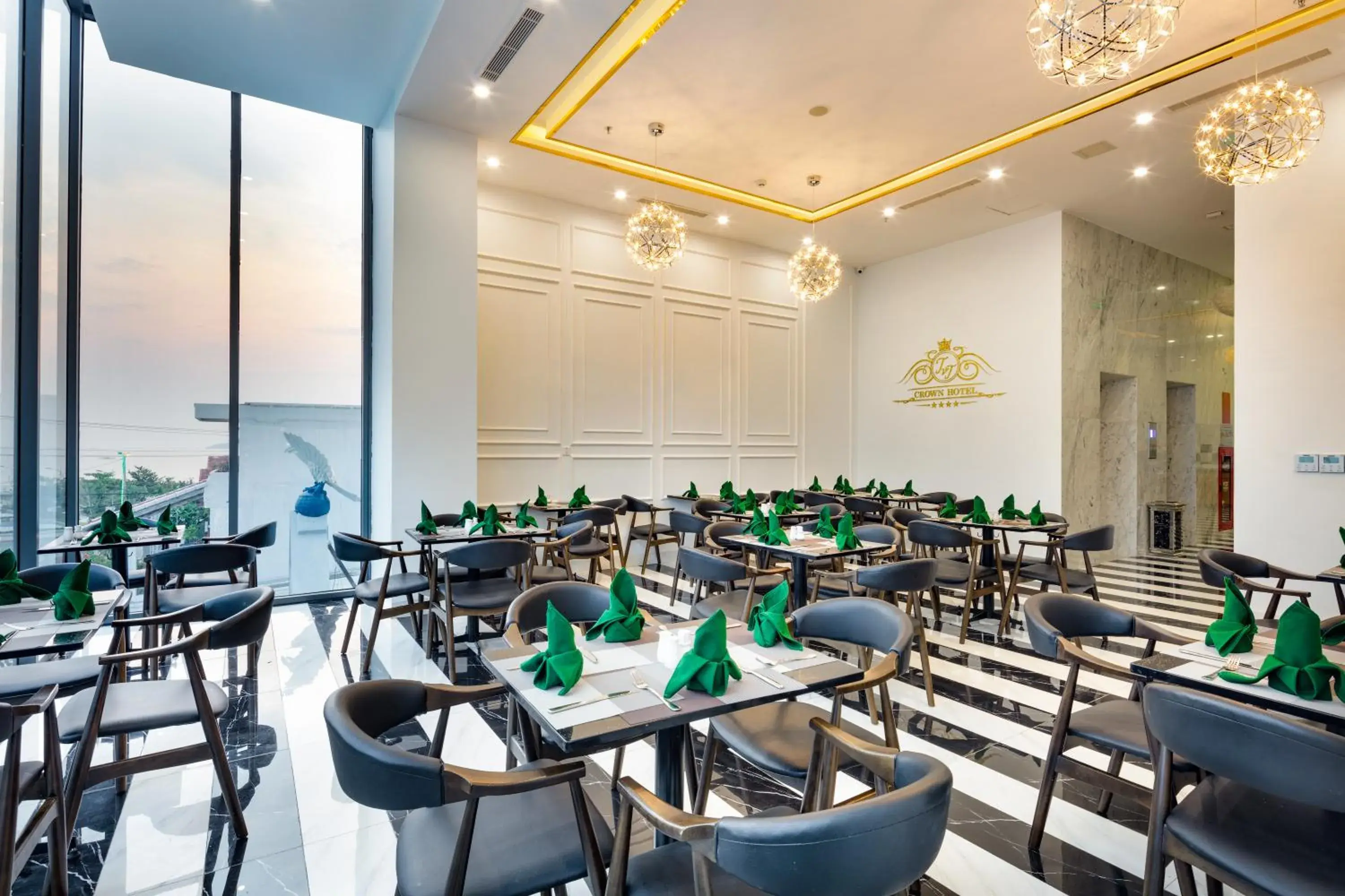 Restaurant/places to eat in Crown Hotel Nha Trang Restaurant/places to eat in Crown Hotel Nha Trang