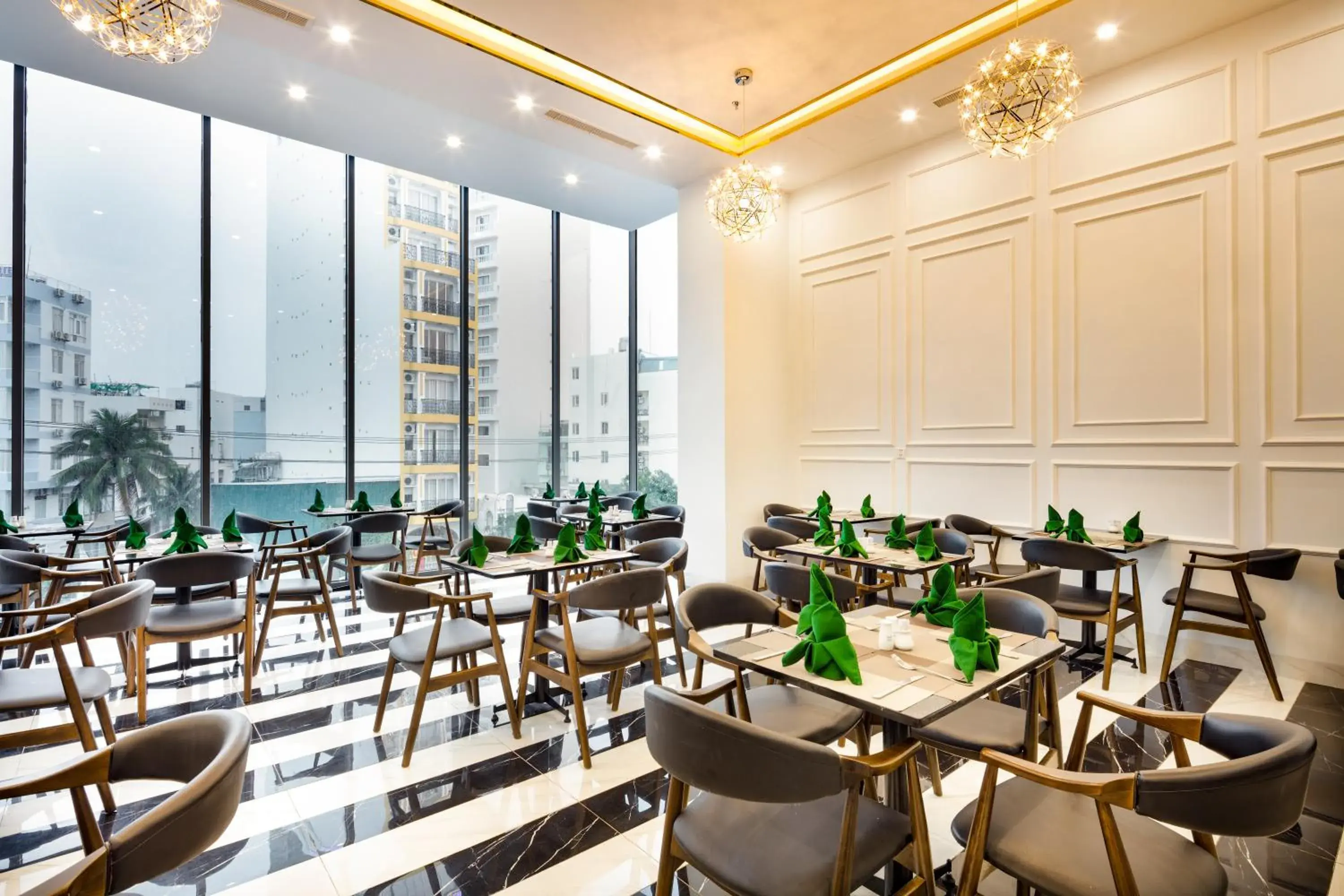 Restaurant/places to eat in Crown Hotel Nha Trang Restaurant/places to eat in Crown Hotel Nha Trang