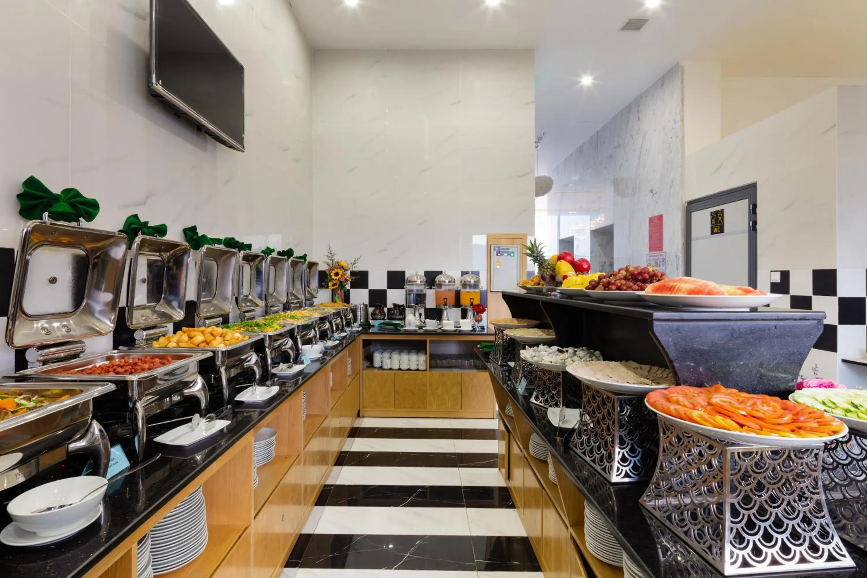 Restaurant/places to eat in Crown Hotel Nha Trang Restaurant/places to eat in Crown Hotel Nha Trang