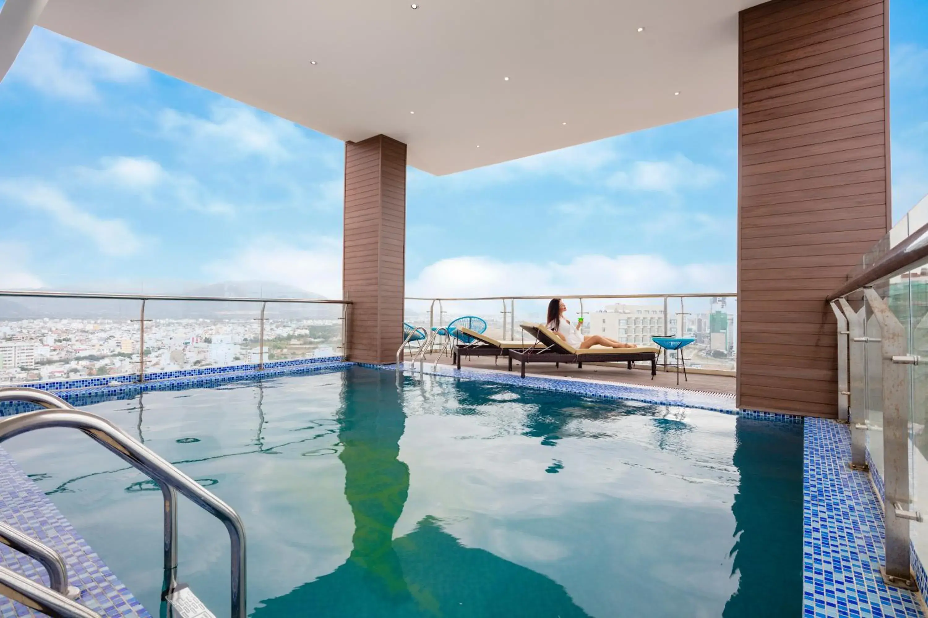 Swimming pool in Crown Hotel Nha Trang Swimming pool in Crown Hotel Nha Trang