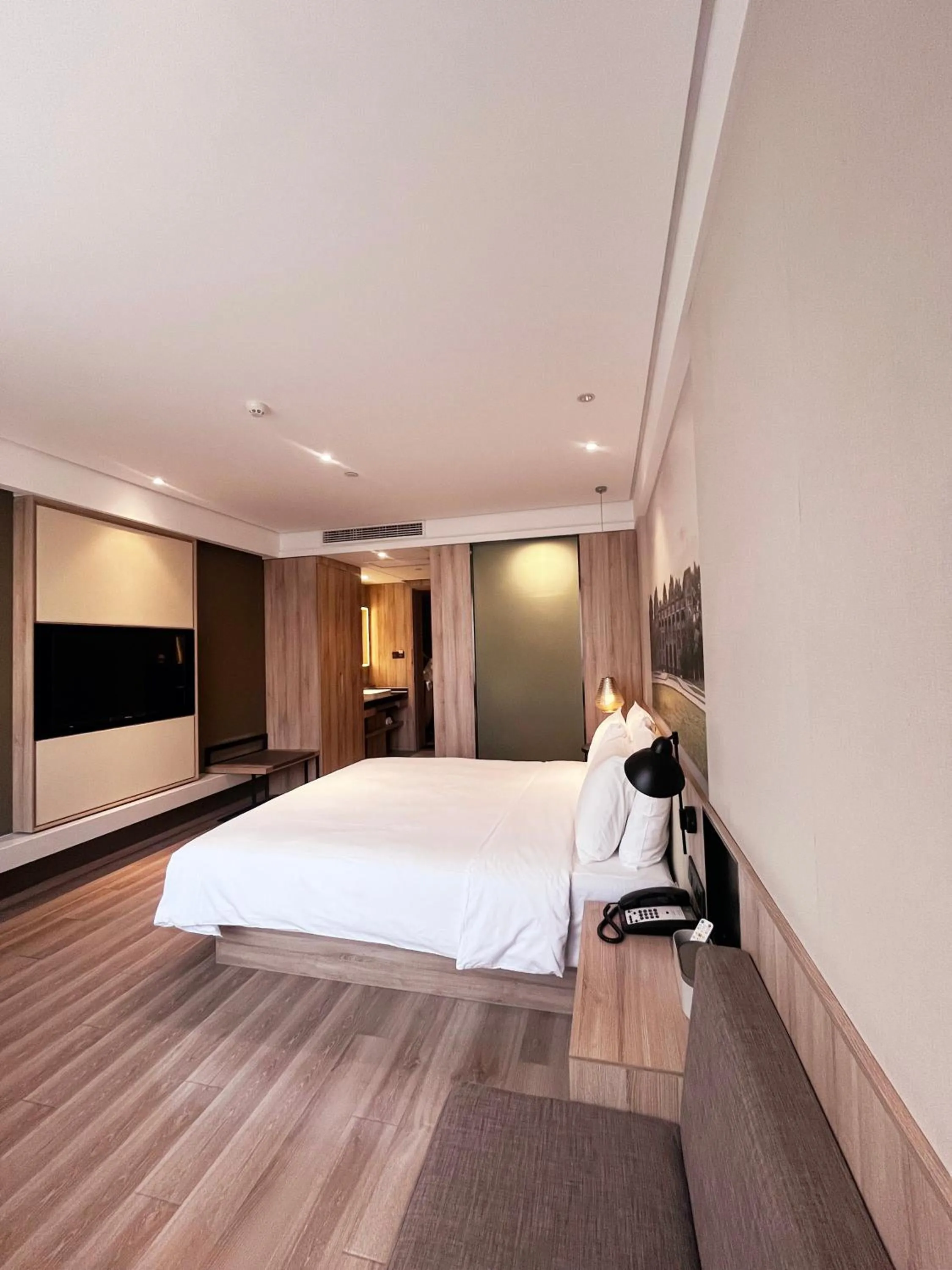 Bed in Atour Hotel Nanjing Sun Yat-sen Mausoleum Scenic Area Alfalfa Garden Subway Station