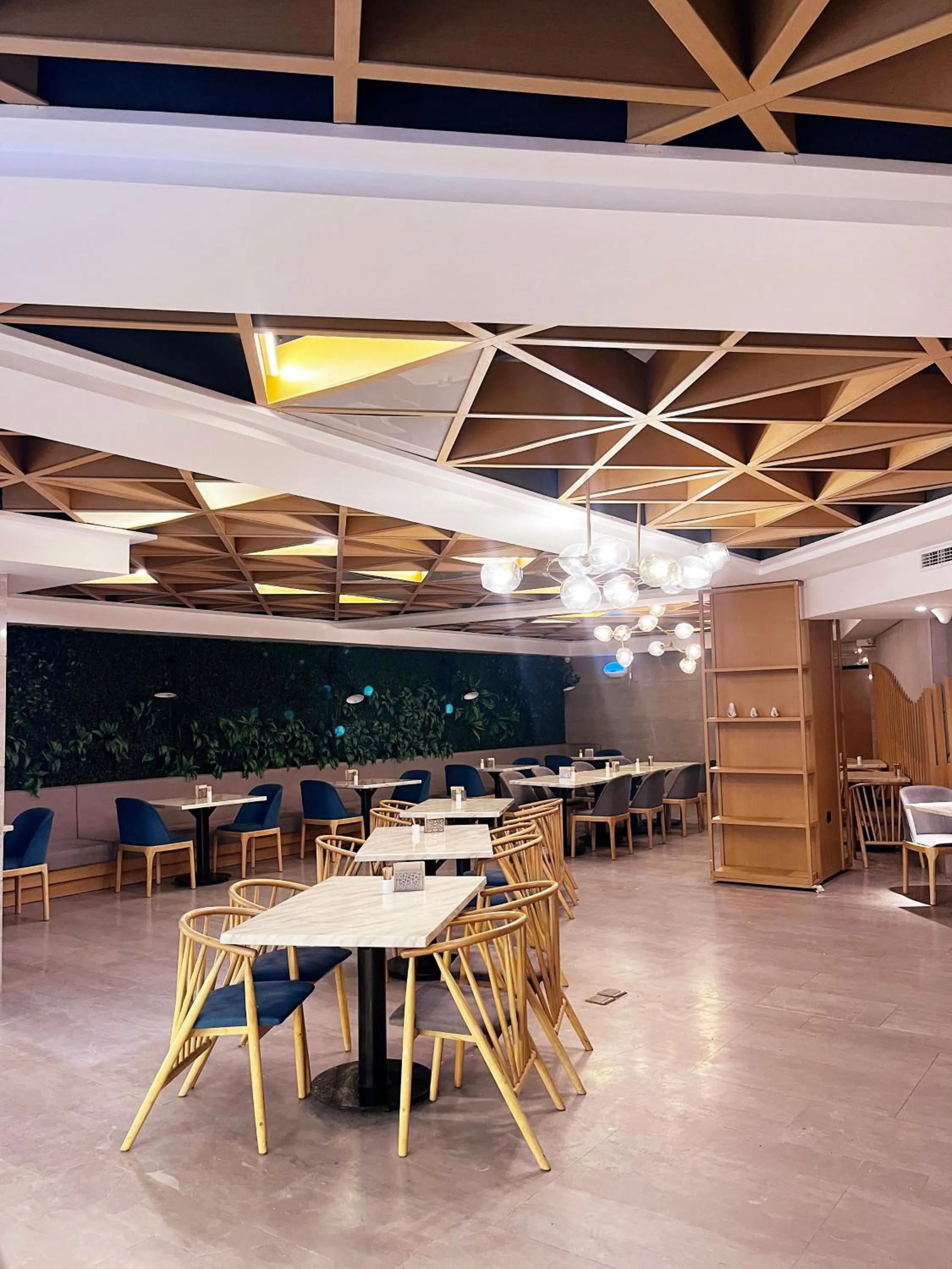 Restaurant/places to eat in Atour Hotel Nanjing Sun Yat-sen Mausoleum Scenic Area Alfalfa Garden Subway Station