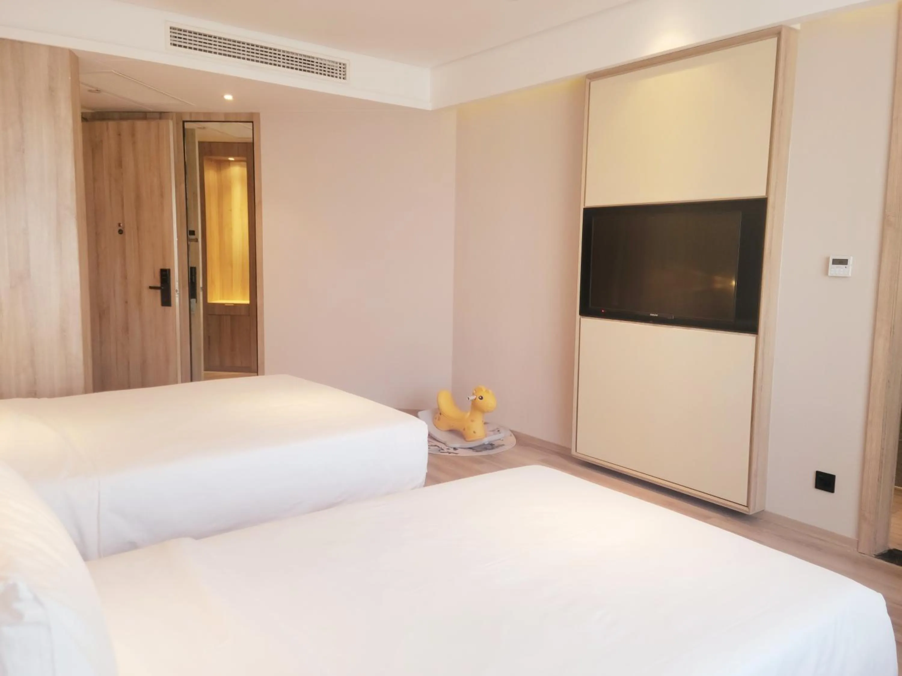 Bed in Atour Hotel Nanjing Sun Yat-sen Mausoleum Scenic Area Alfalfa Garden Subway Station