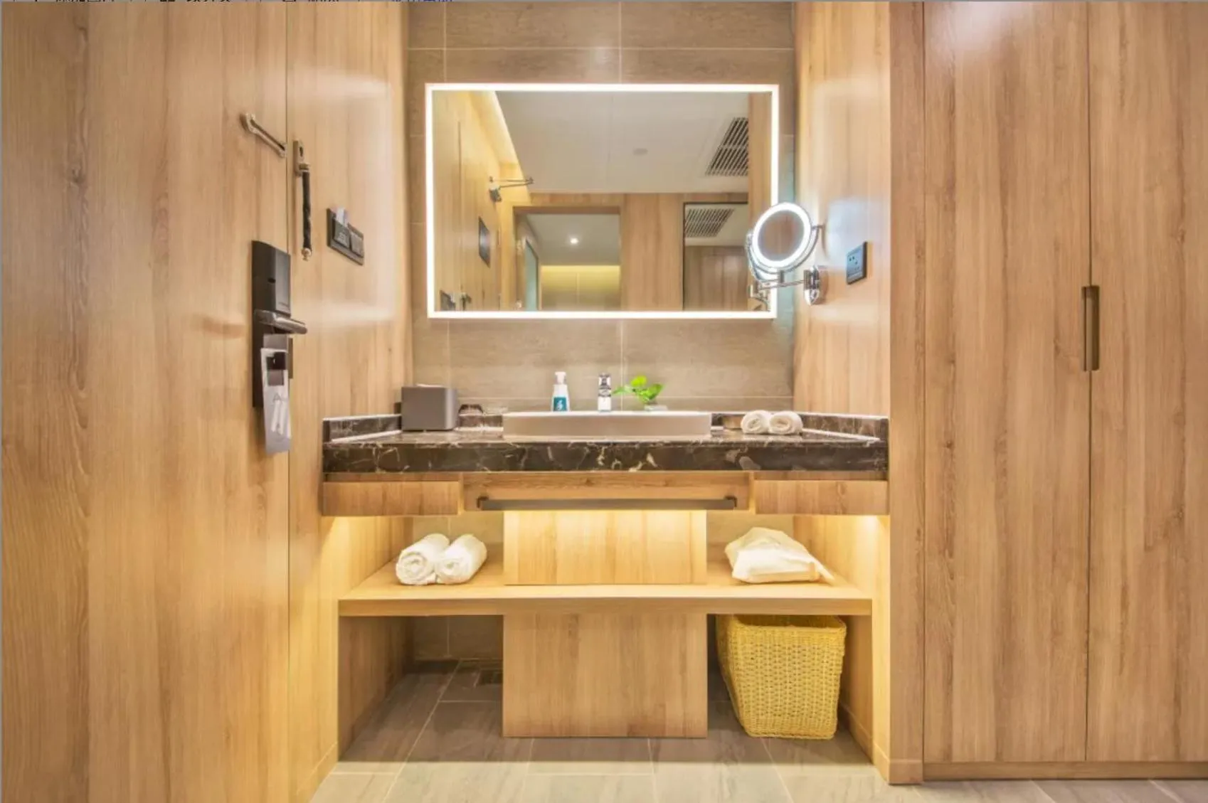 Atour Hotel Nanjing Sun Yat-sen Mausoleum Scenic Area Alfalfa Garden Subway Station