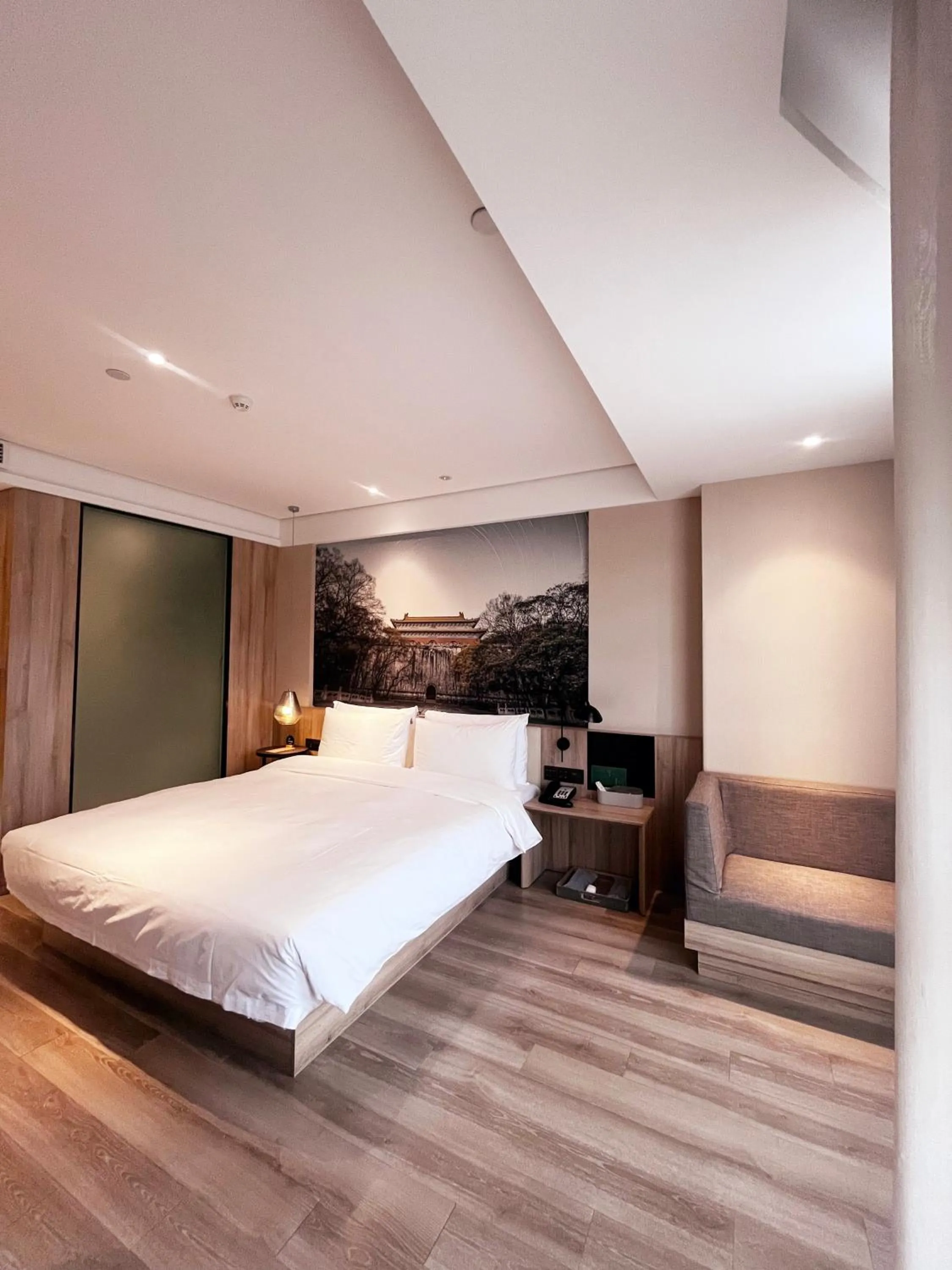 Bed in Atour Hotel Nanjing Sun Yat-sen Mausoleum Scenic Area Alfalfa Garden Subway Station