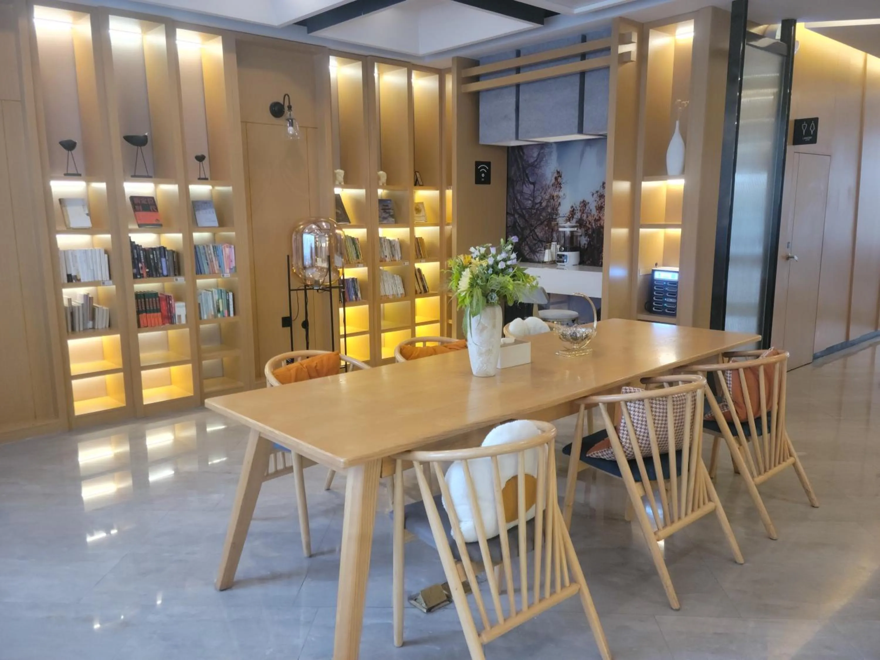 Atour Hotel Nanjing Sun Yat-sen Mausoleum Scenic Area Alfalfa Garden Subway Station