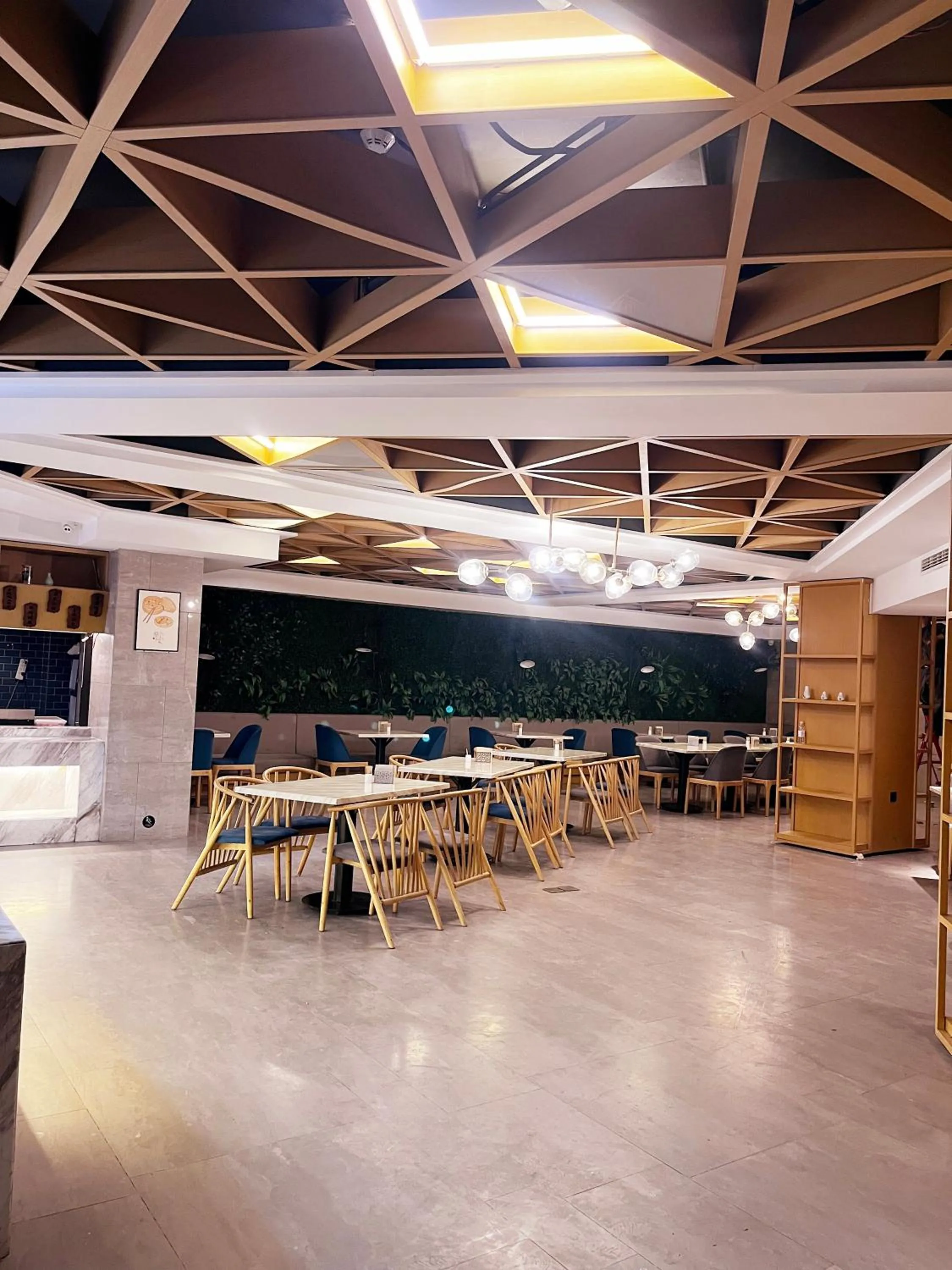 Restaurant/places to eat in Atour Hotel Nanjing Sun Yat-sen Mausoleum Scenic Area Alfalfa Garden Subway Station