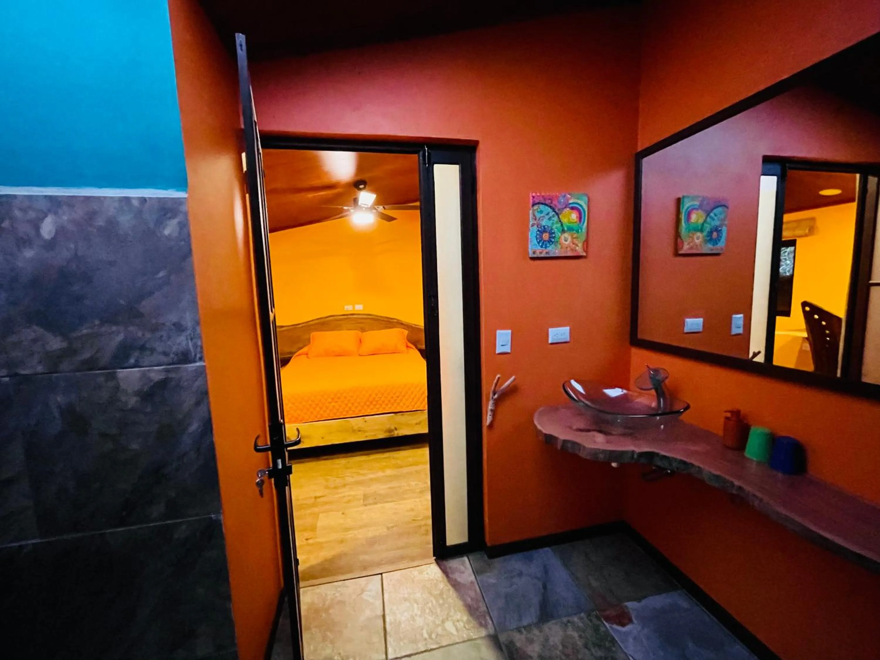 Bathroom, Bed in El Sol Monteverde