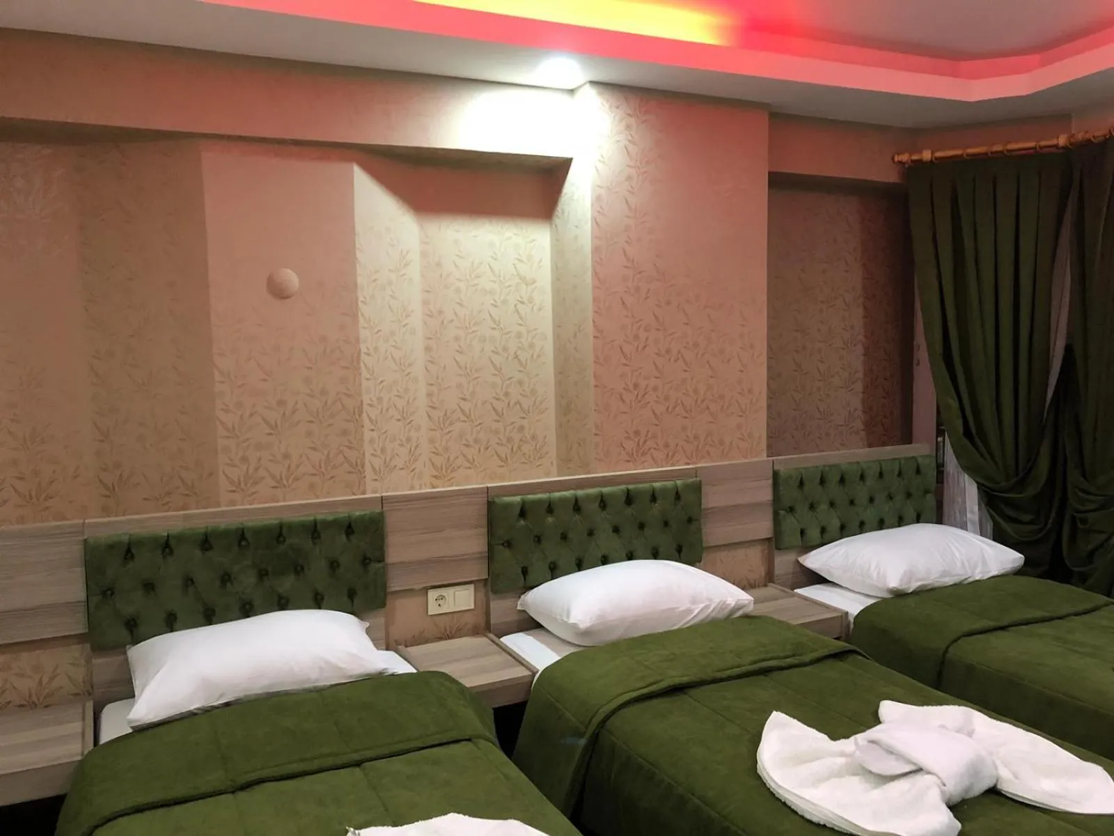 Photo of the whole room, Bed in Kaya Madrid Hotel