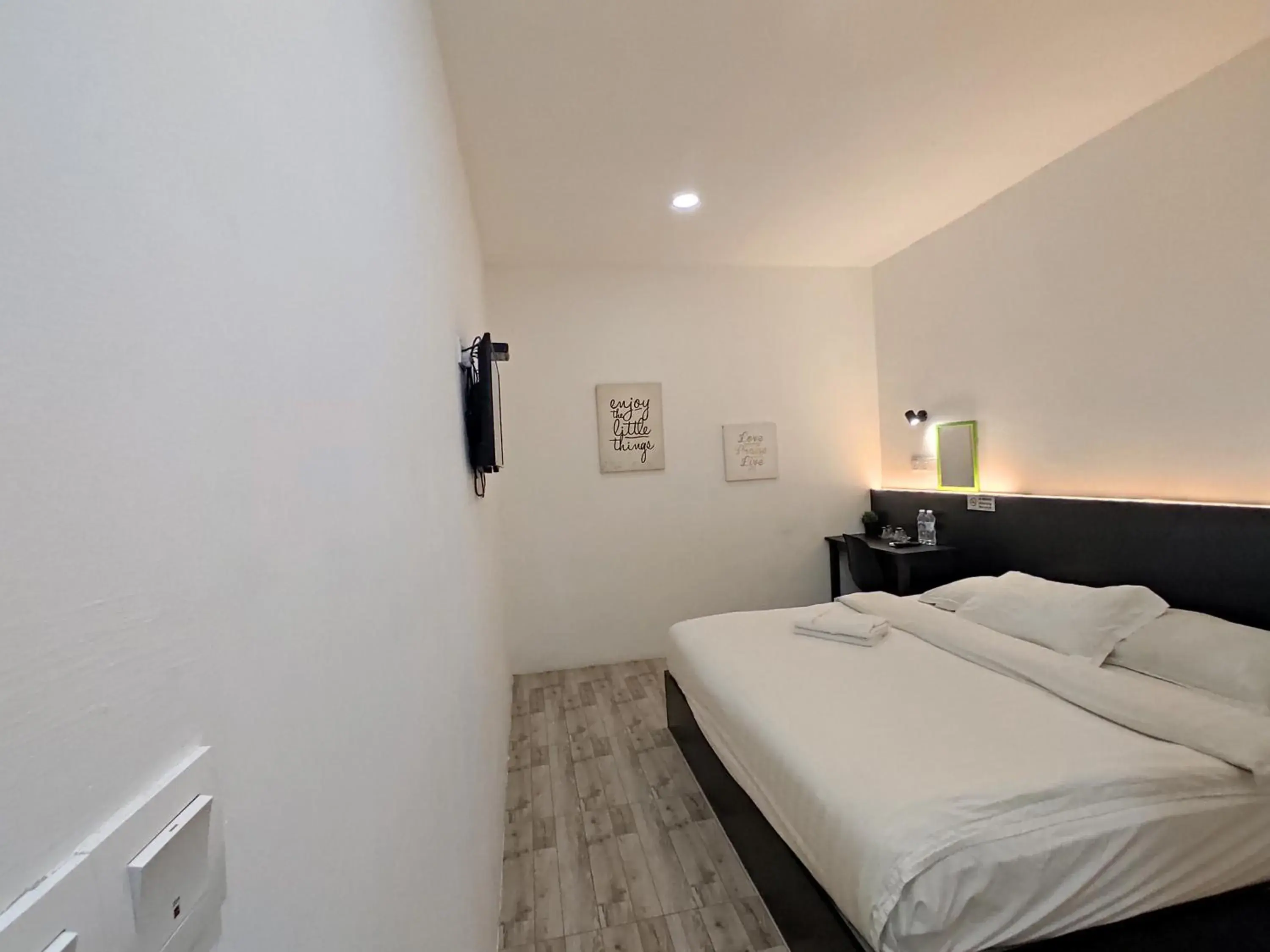 Photo of the whole room, Bed in Tambun Warm Hotel Photo of the whole room, Bed in Tambun Warm Hotel