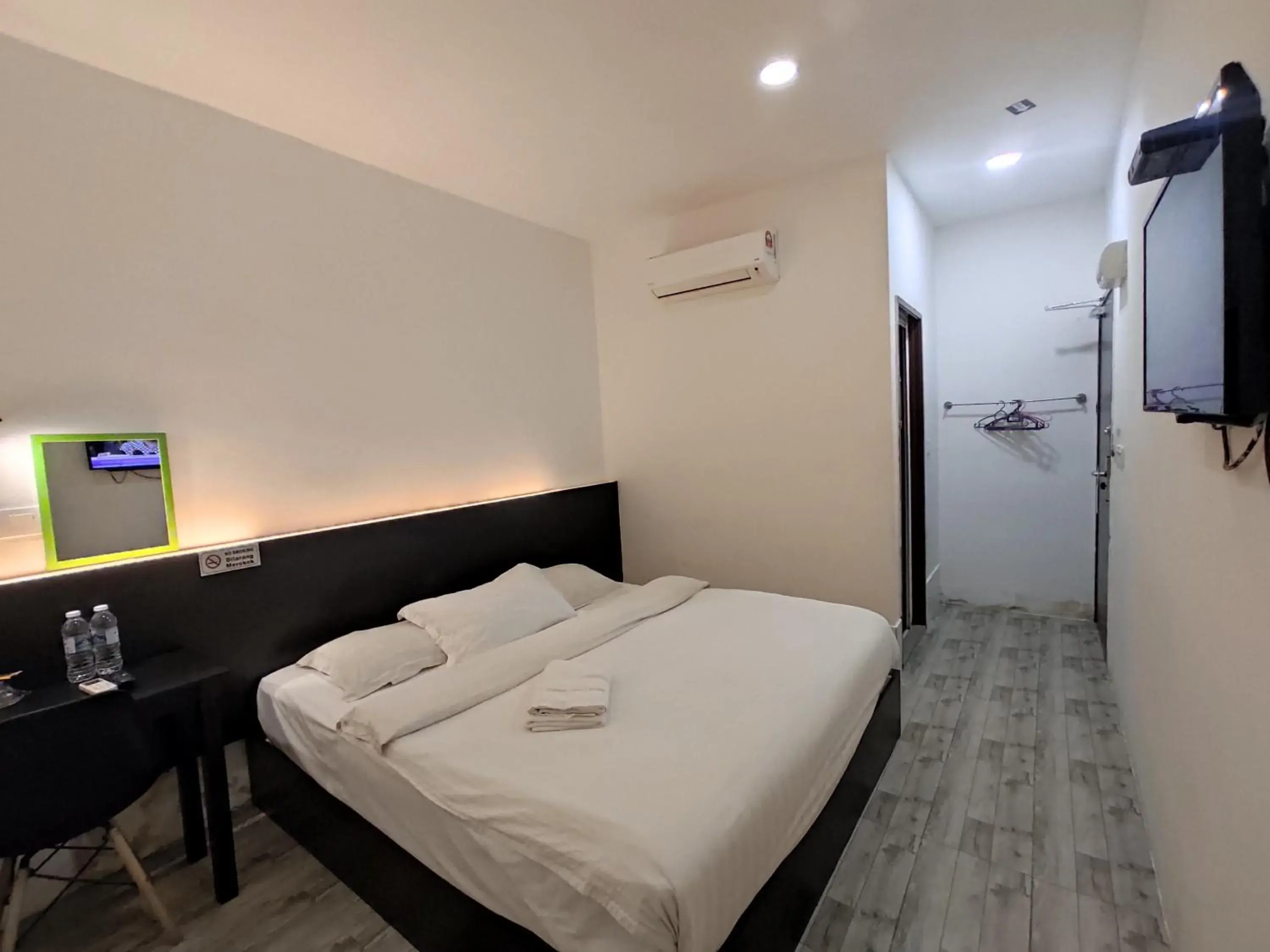 Photo of the whole room, Bed in Tambun Warm Hotel Photo of the whole room, Bed in Tambun Warm Hotel