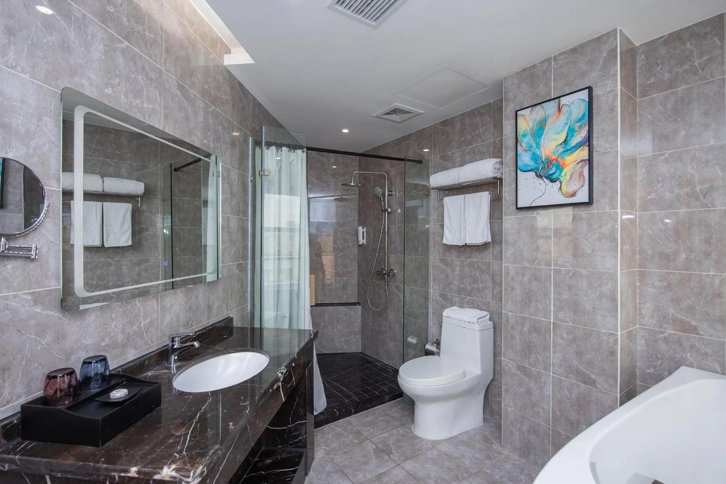 Shower in Future Shangju Hotel