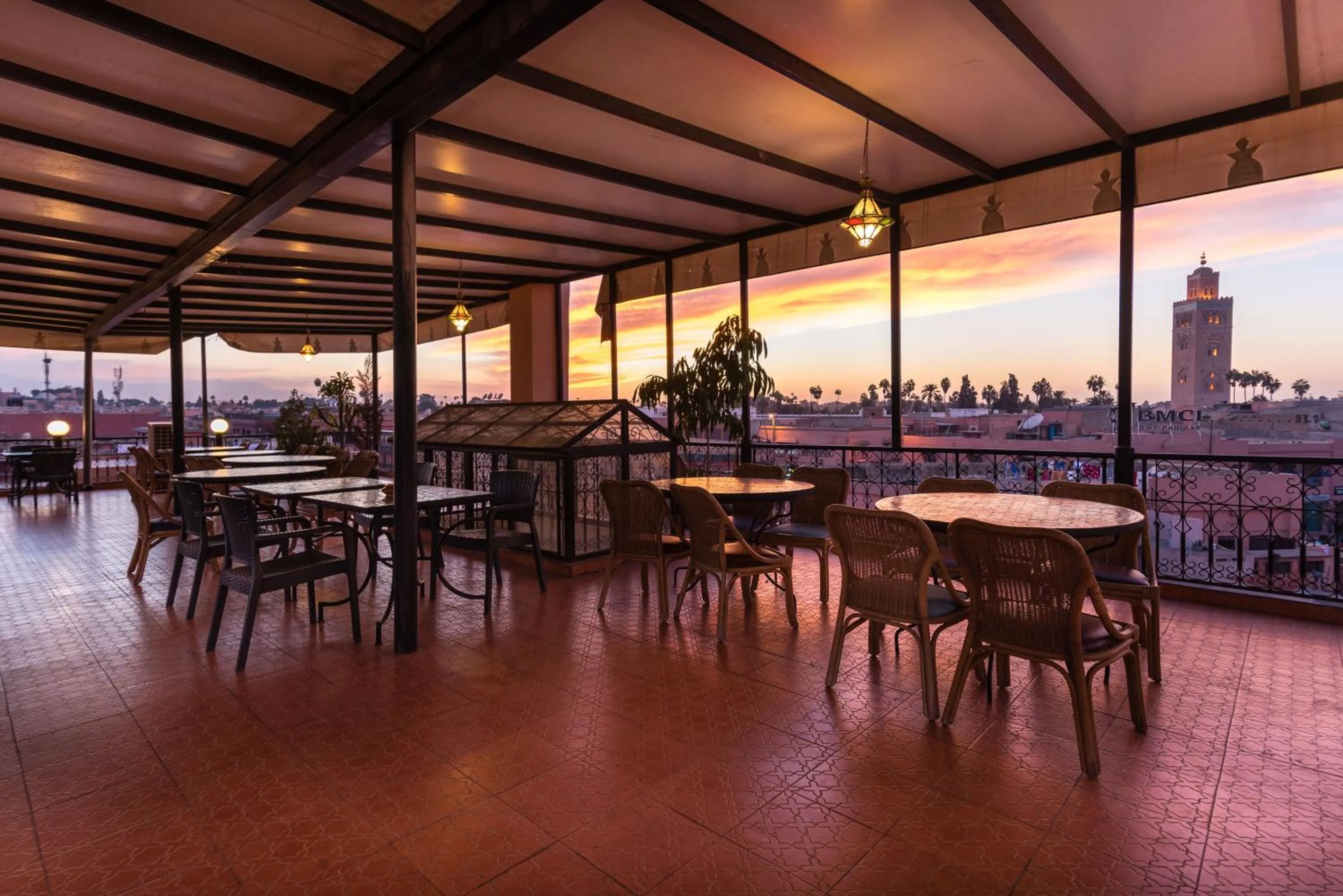 Restaurant/places to eat in Riad Omar