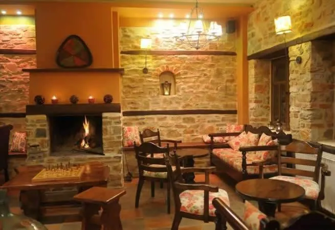Lounge or bar in To Patriko