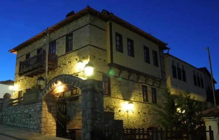 Facade/entrance in To Patriko