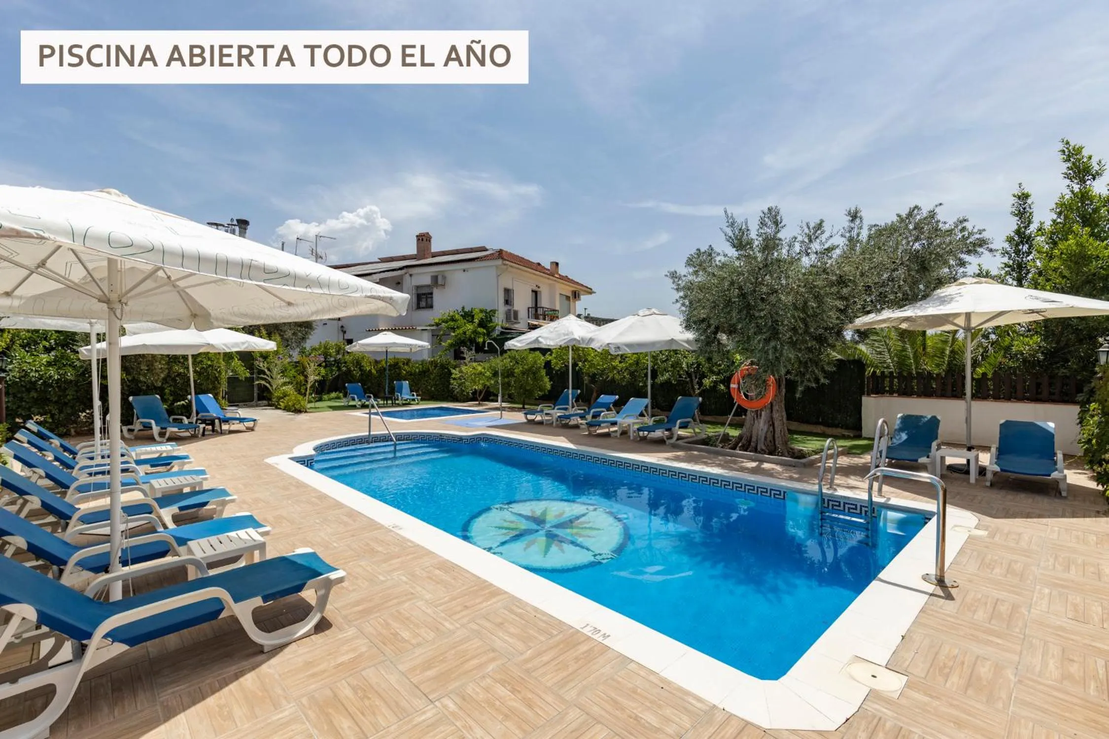 Swimming pool in Hostal y Apartamento Rural Los Naranjos