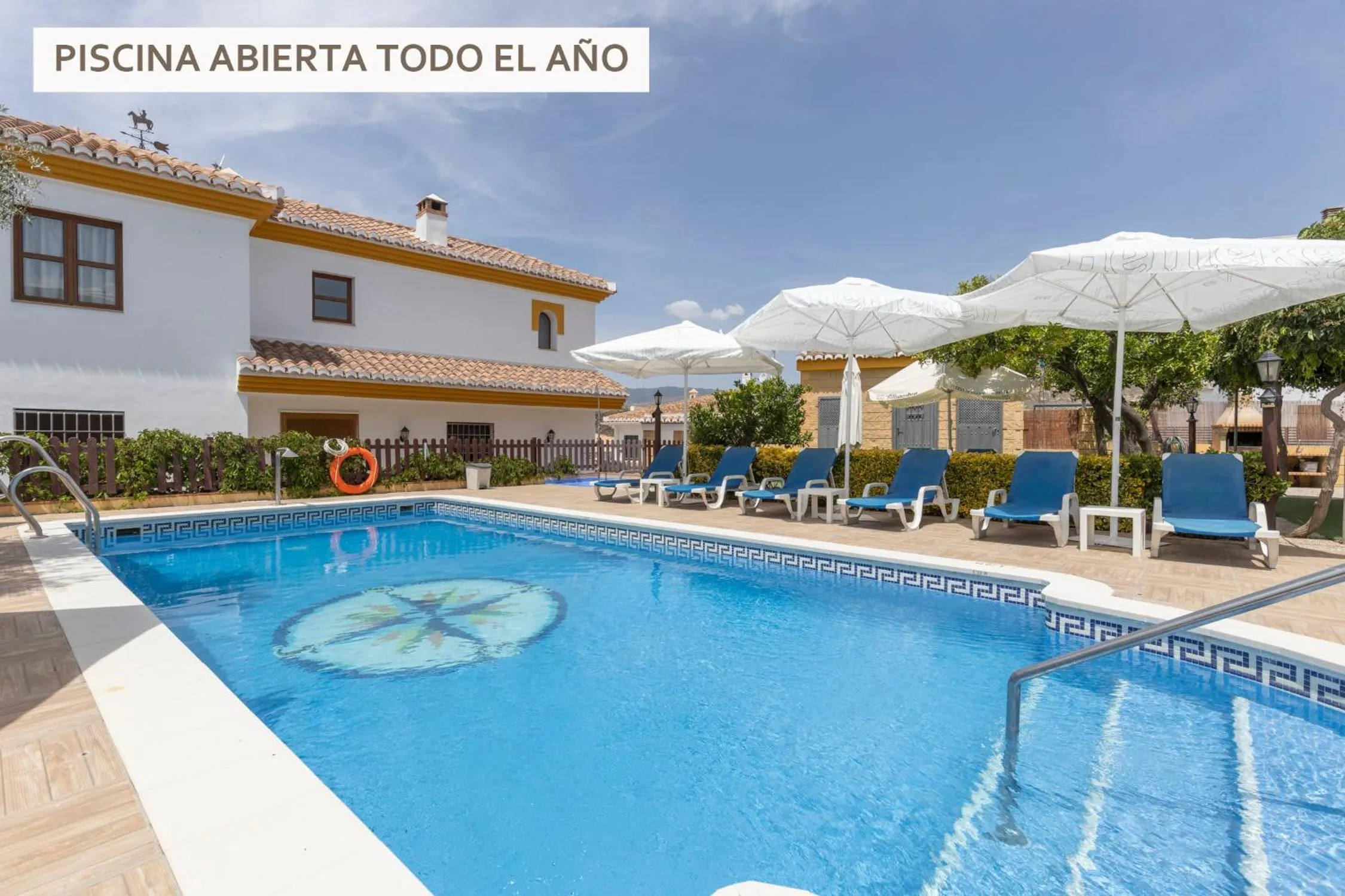 Swimming pool in Hostal y Apartamento Rural Los Naranjos