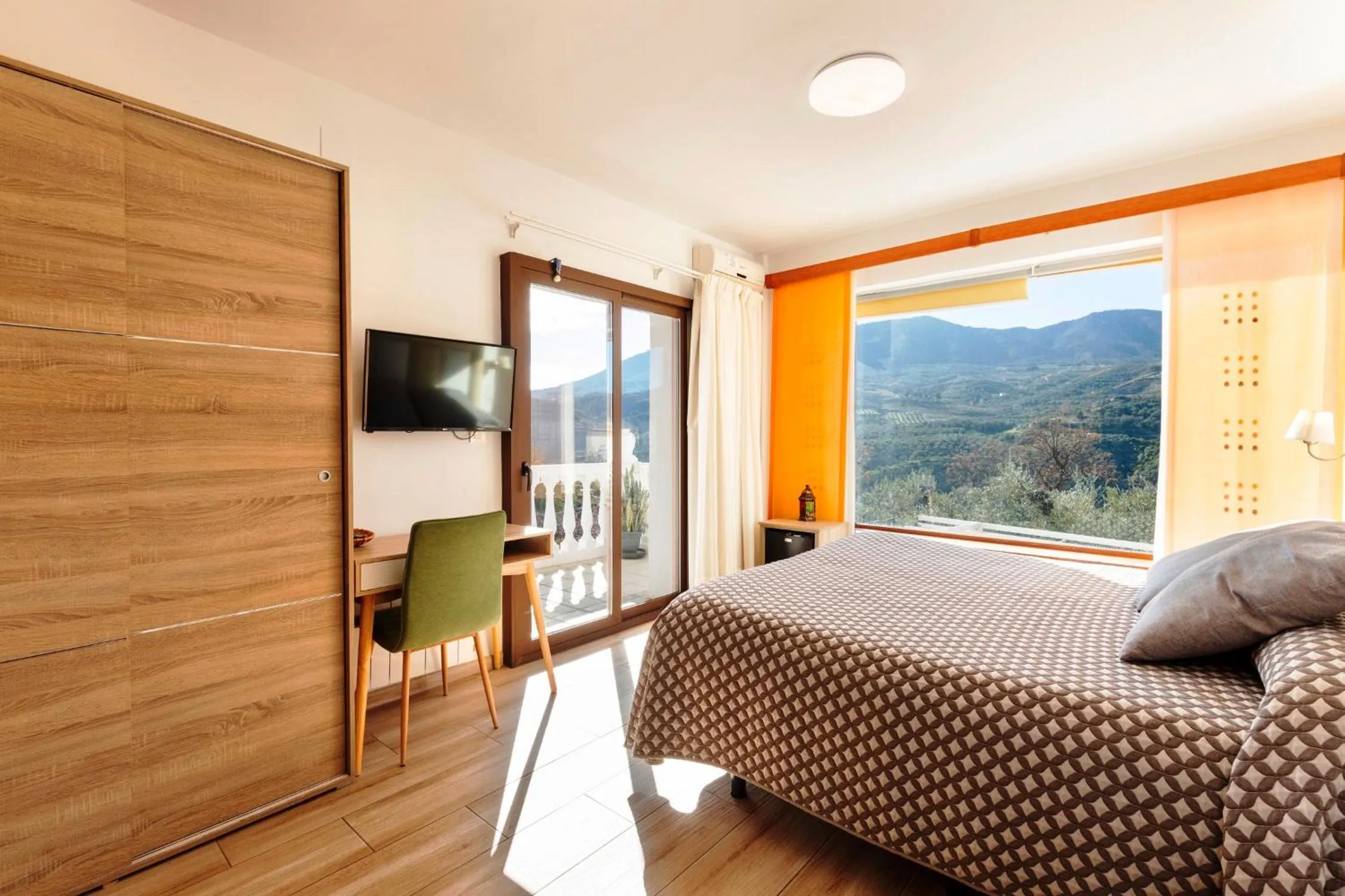 Bedroom, Bed in Hostal y Apartamento Rural Los Naranjos