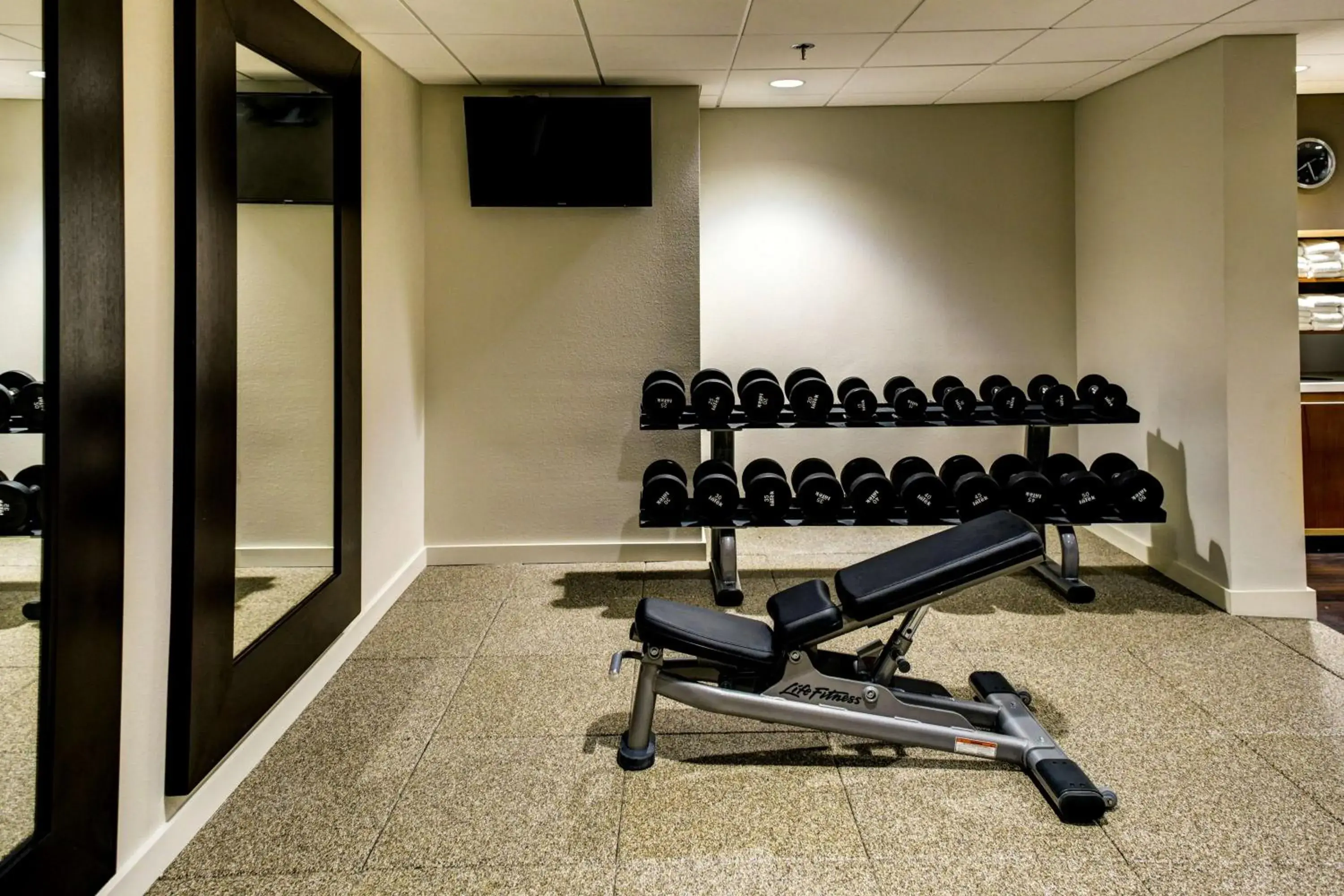 Fitness centre/facilities in Embassy Suites Williamsburg Fitness centre/facilities in Embassy Suites Williamsburg