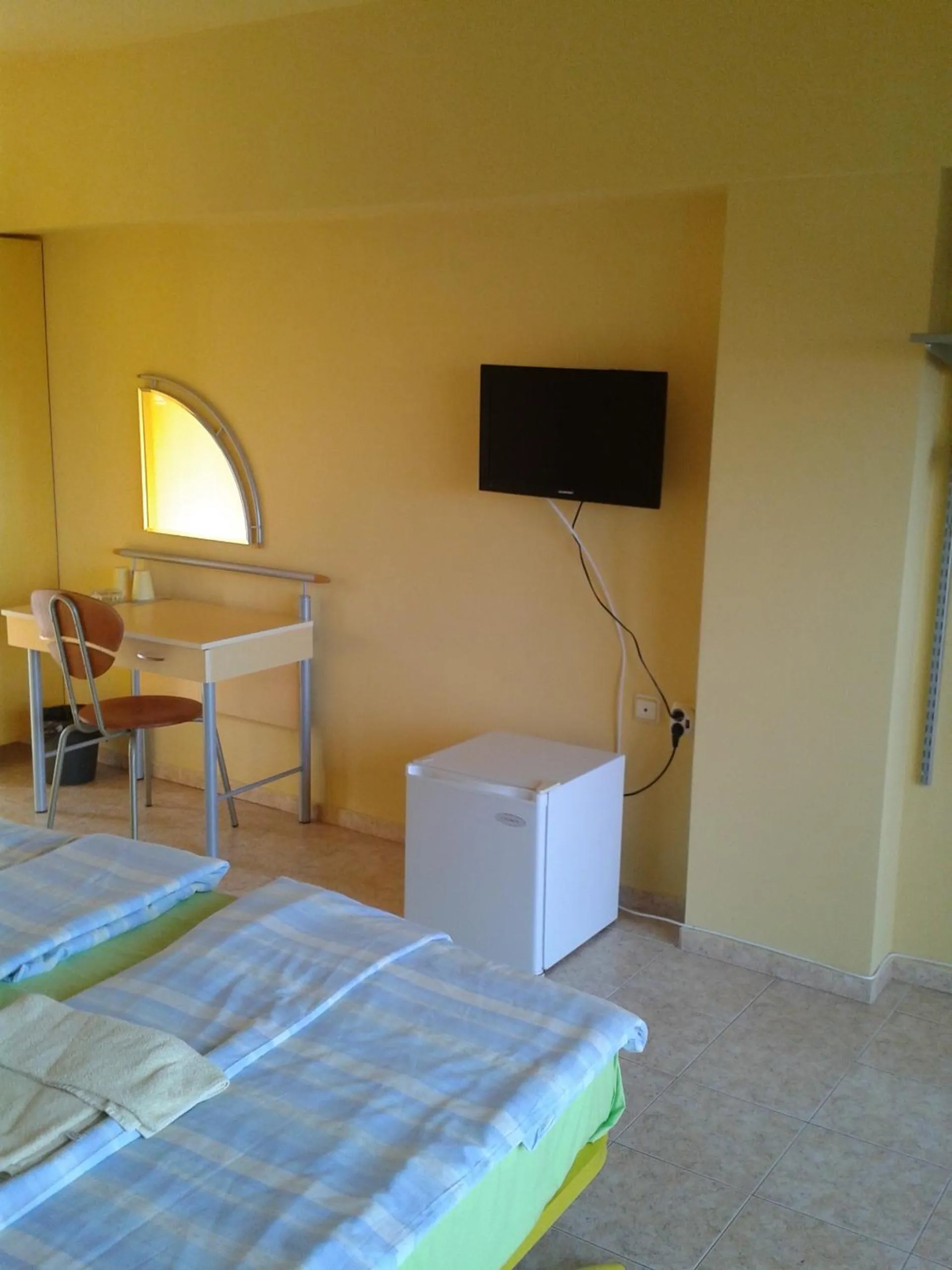 Photo of the whole room, Bed in The Colourful Mansion Hotel