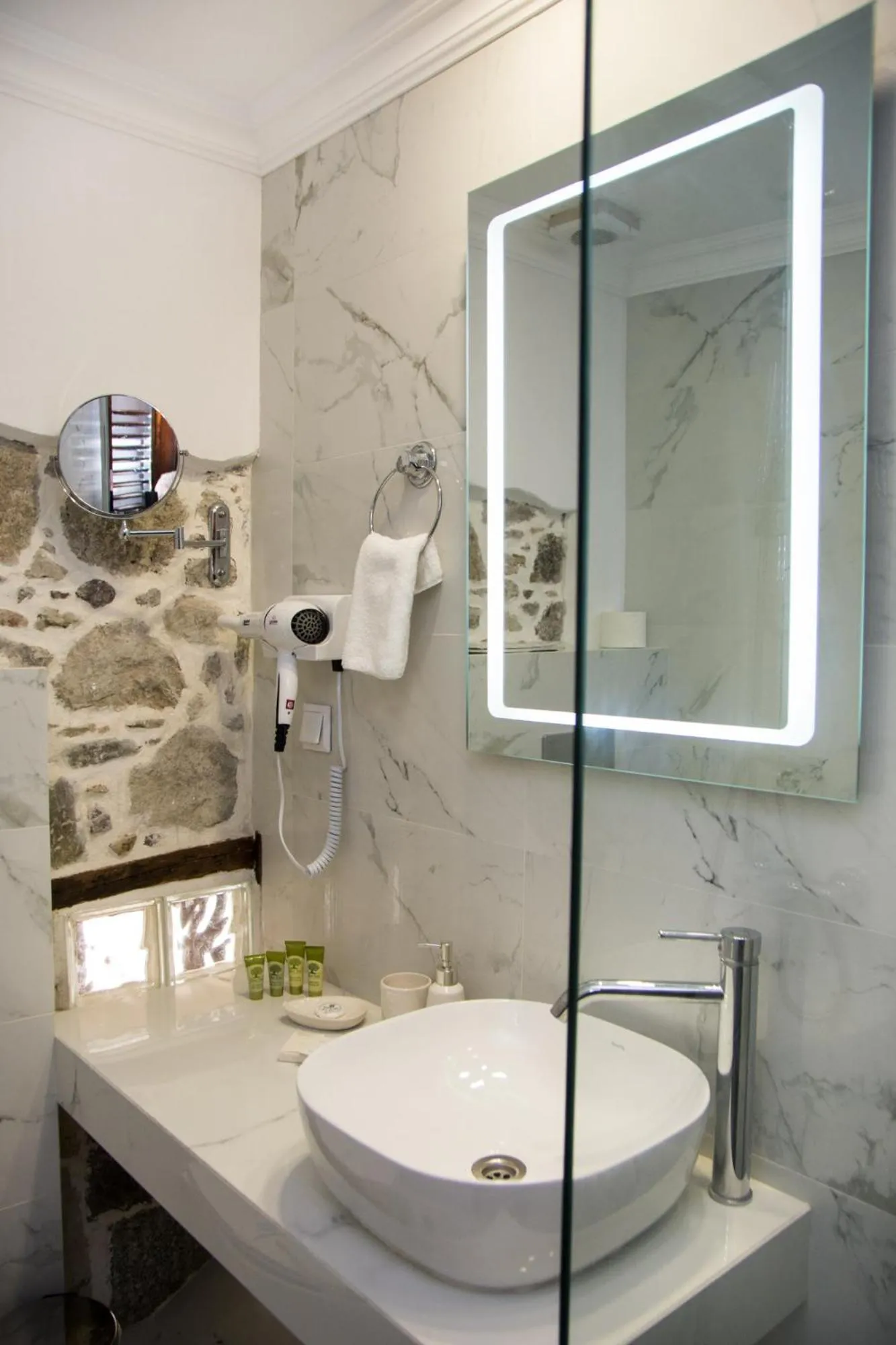 Shower in Arxontiko Hotel