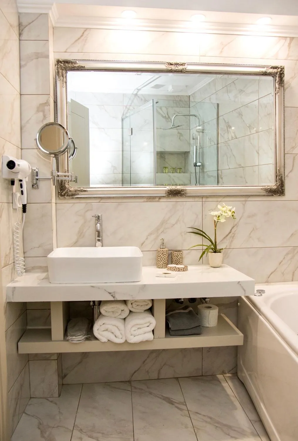 Bathroom in Arxontiko Hotel