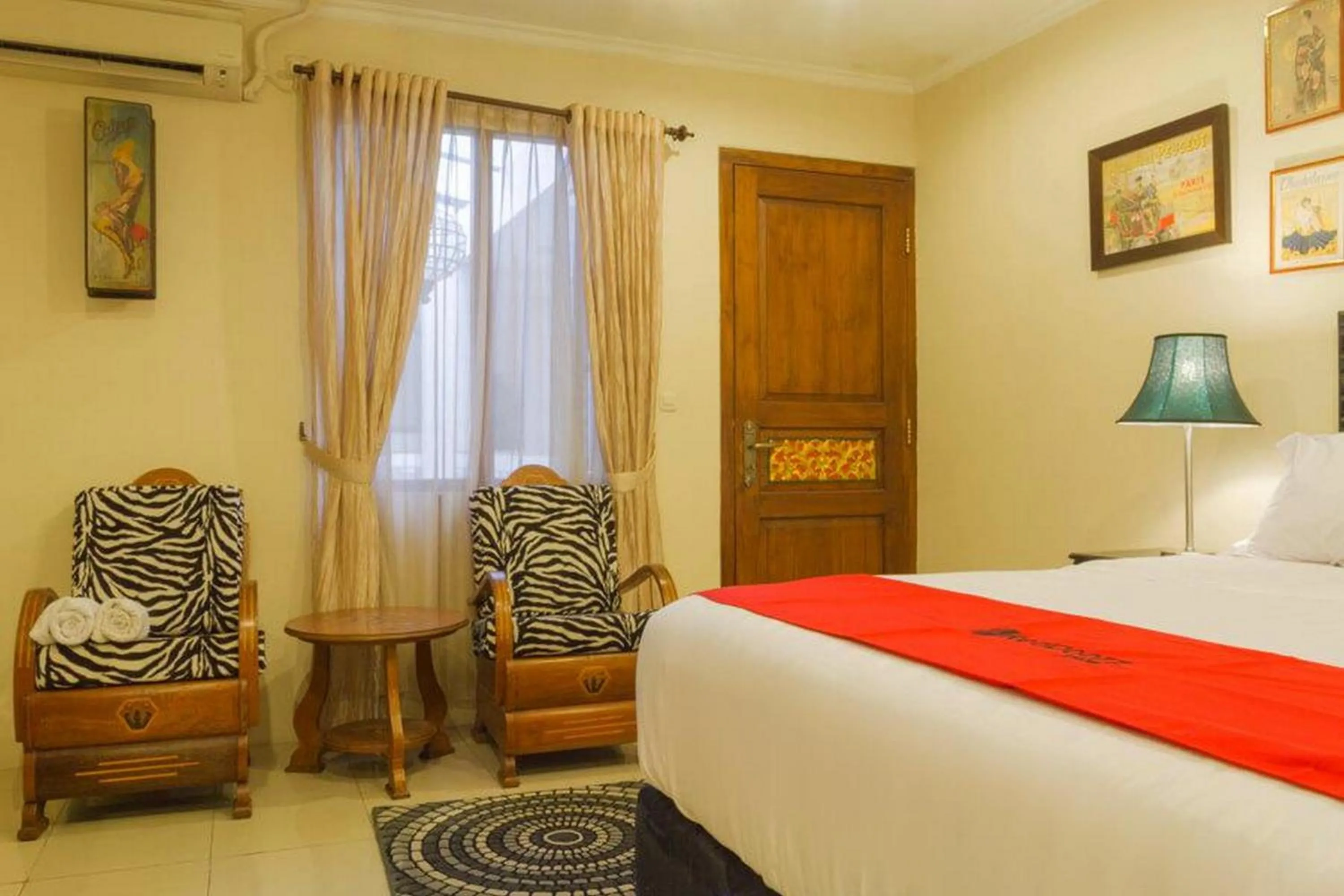 Bedroom, Bed in RedDoorz near Gasibu Bandung