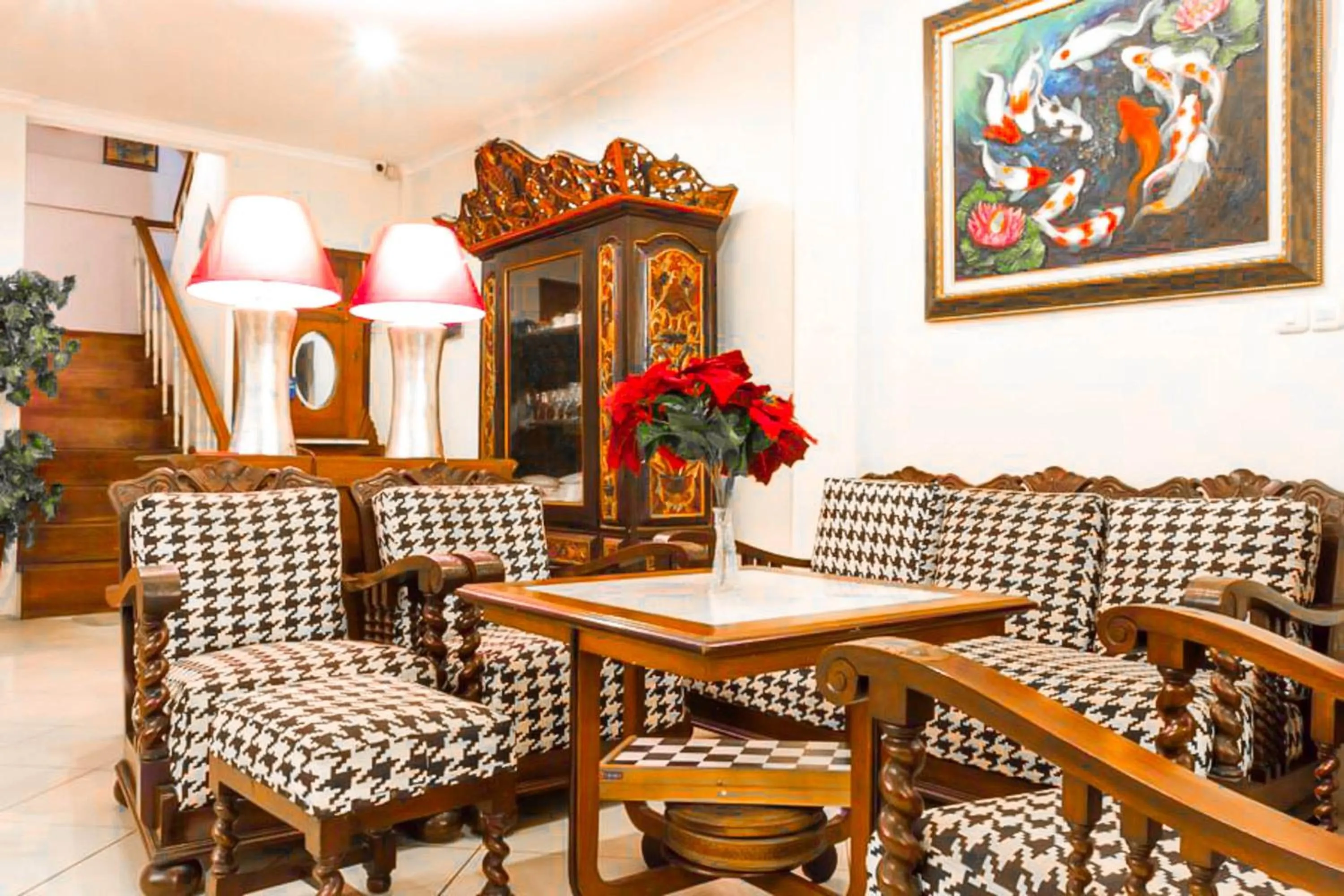 Seating area in RedDoorz near Gasibu Bandung