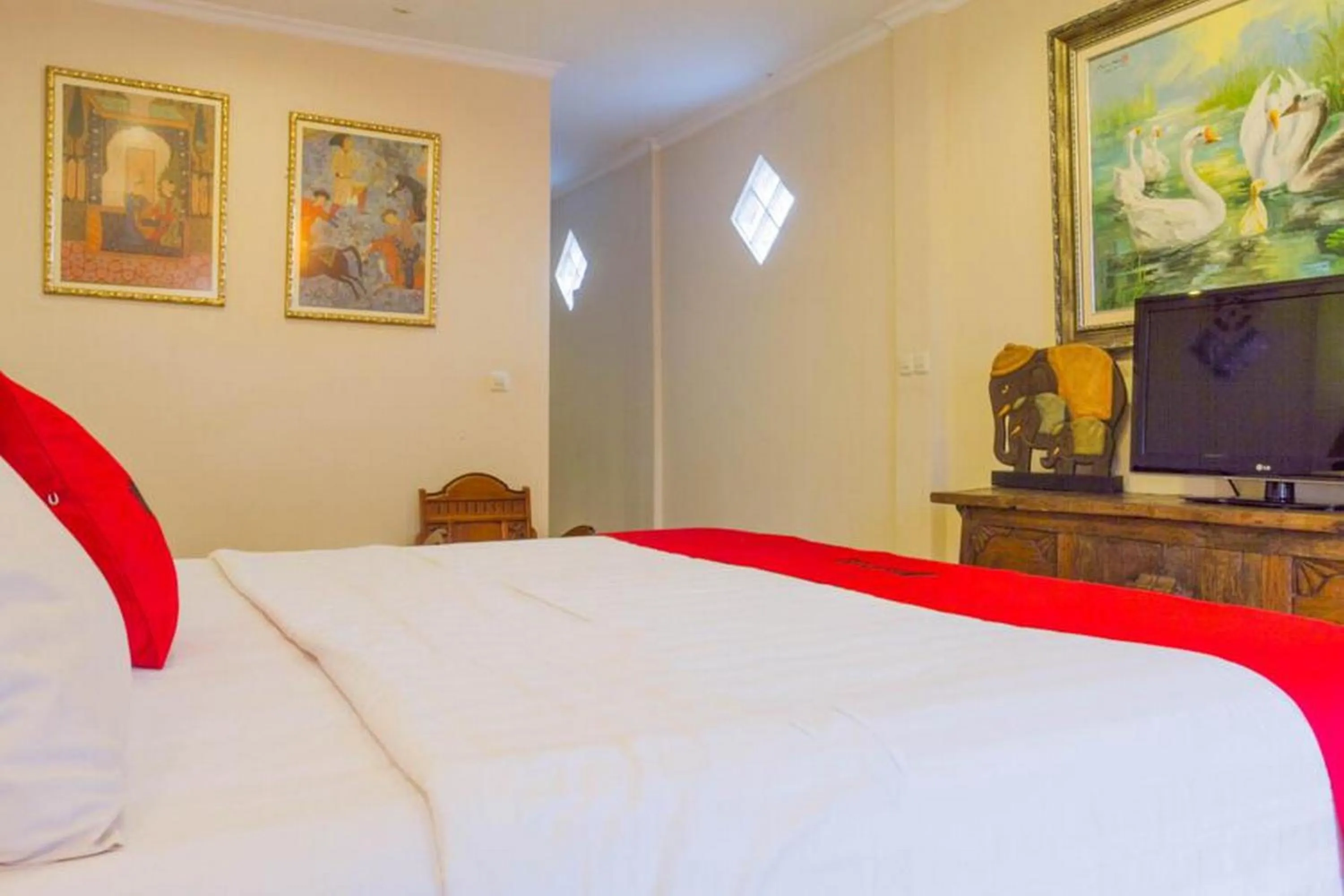 Bedroom, Bed in RedDoorz near Gasibu Bandung