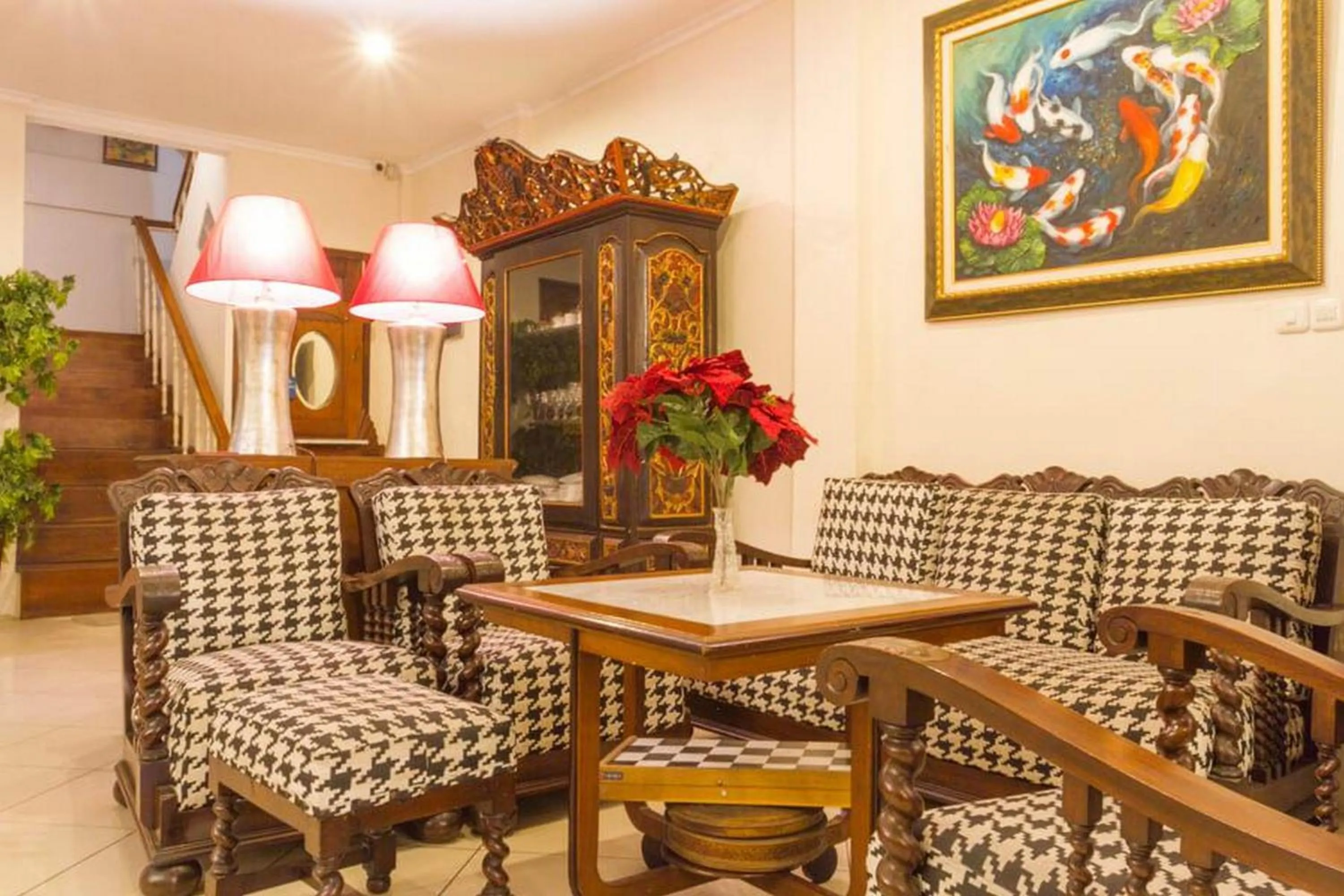 Seating area in RedDoorz near Gasibu Bandung